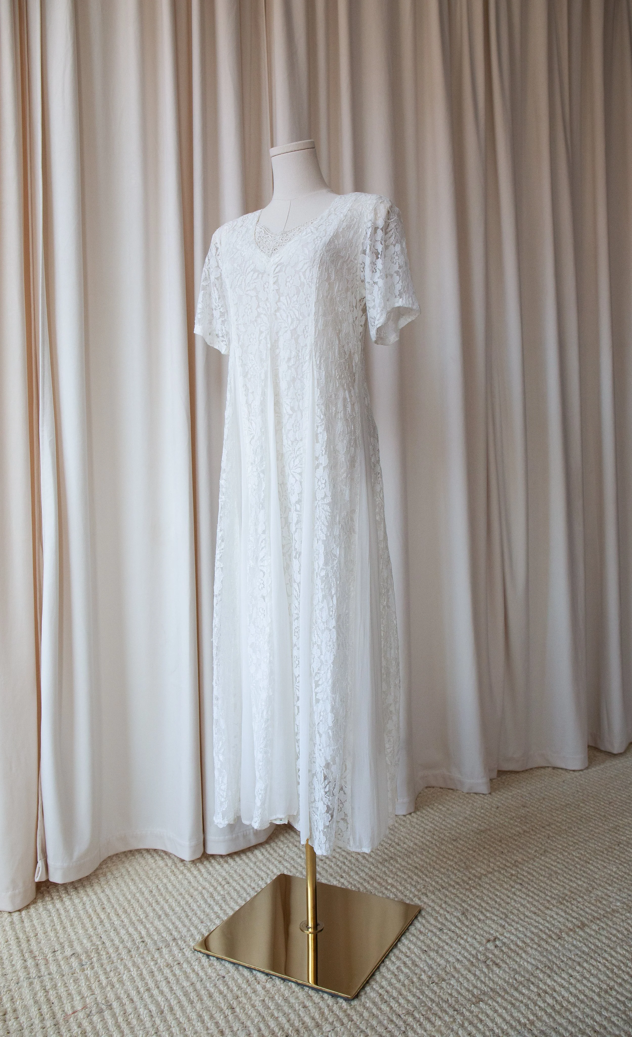 whitelacedress18.jpg