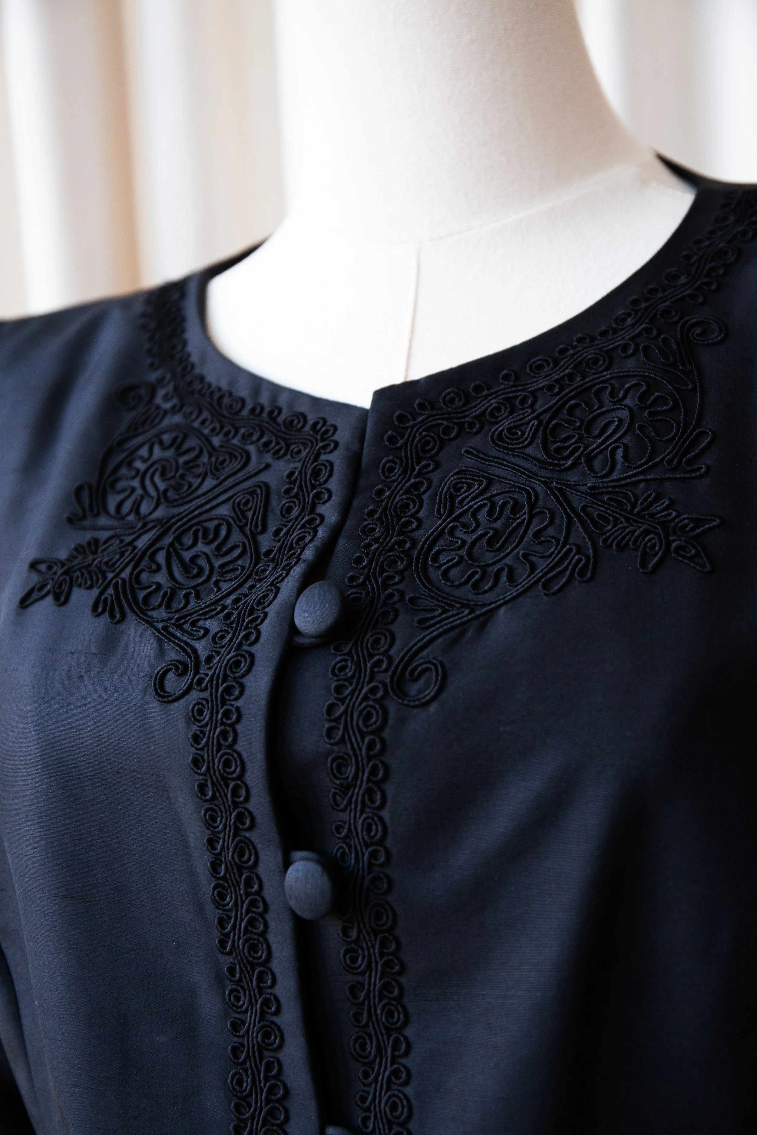 blacksilkjacket2.jpg