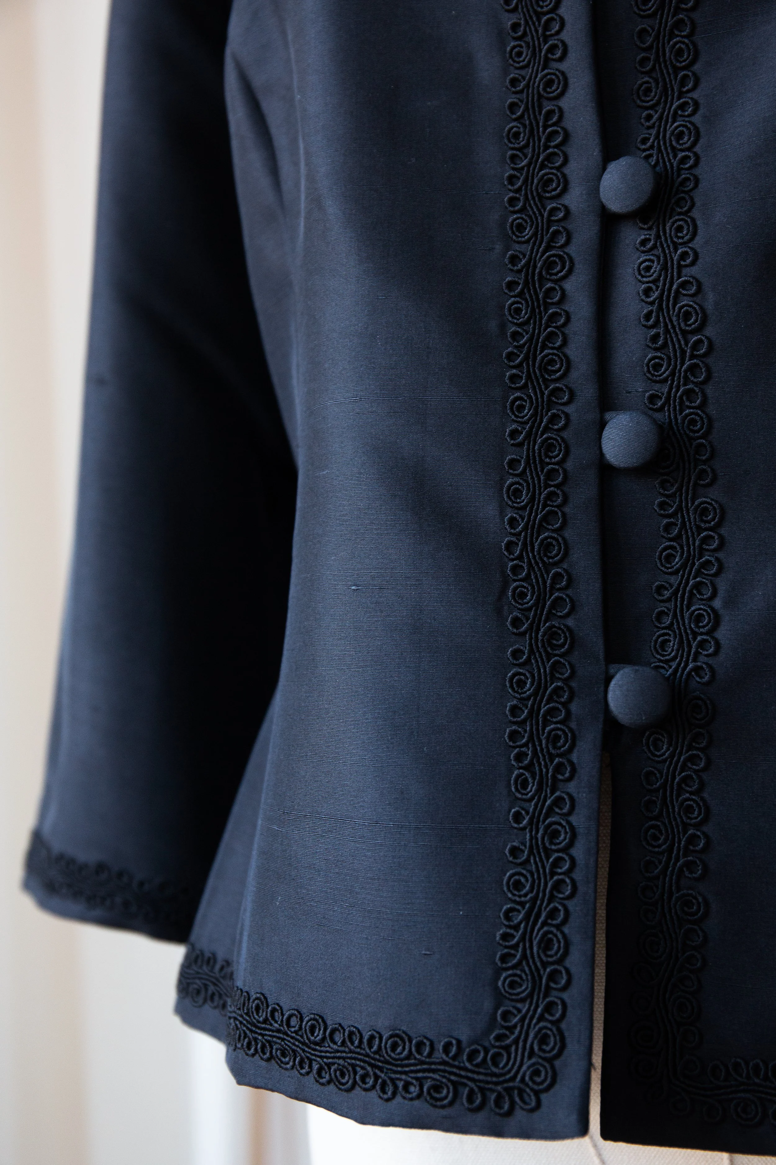 blacksilkjacket23.jpg
