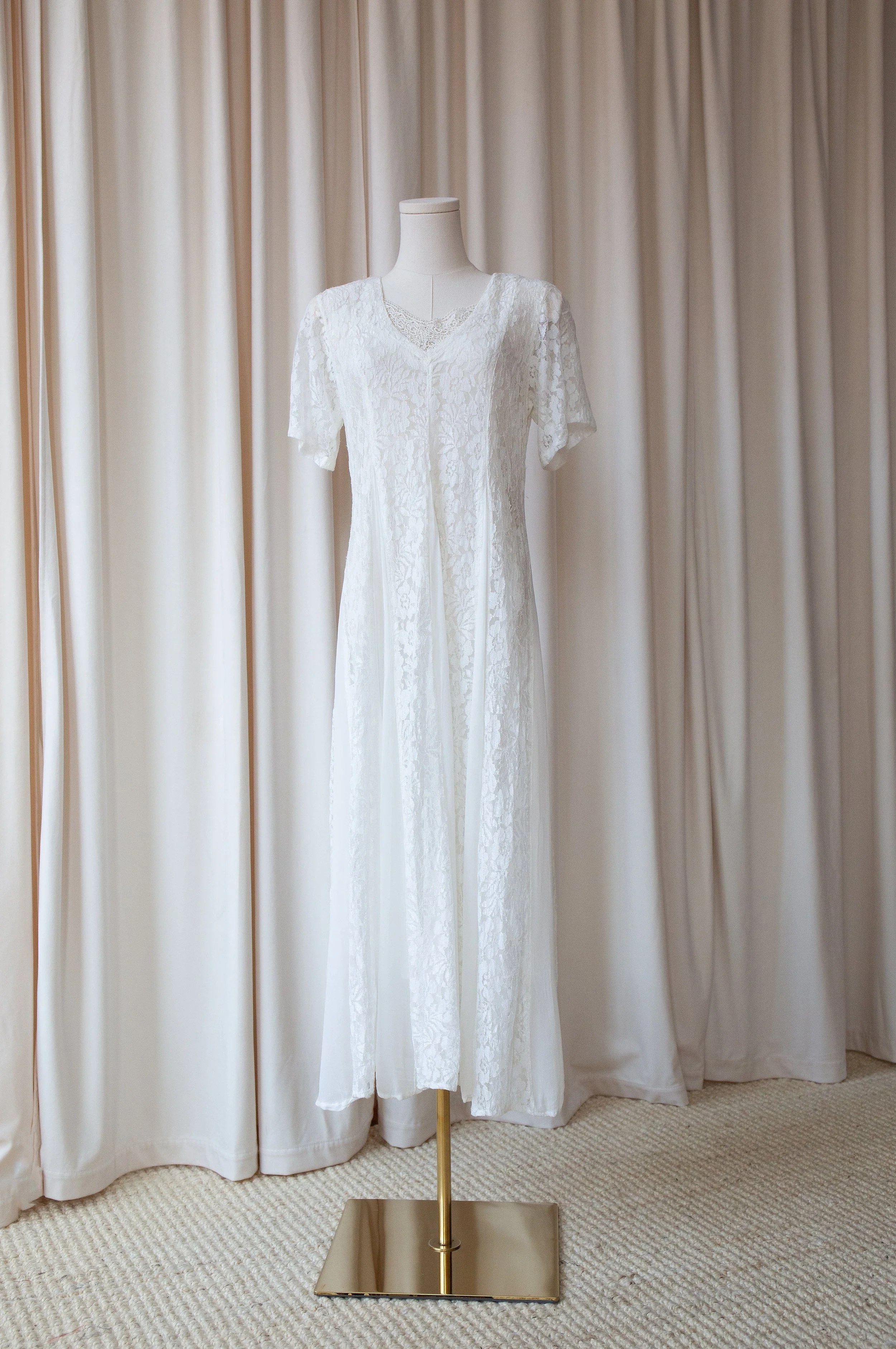 whitelacedress2.jpg