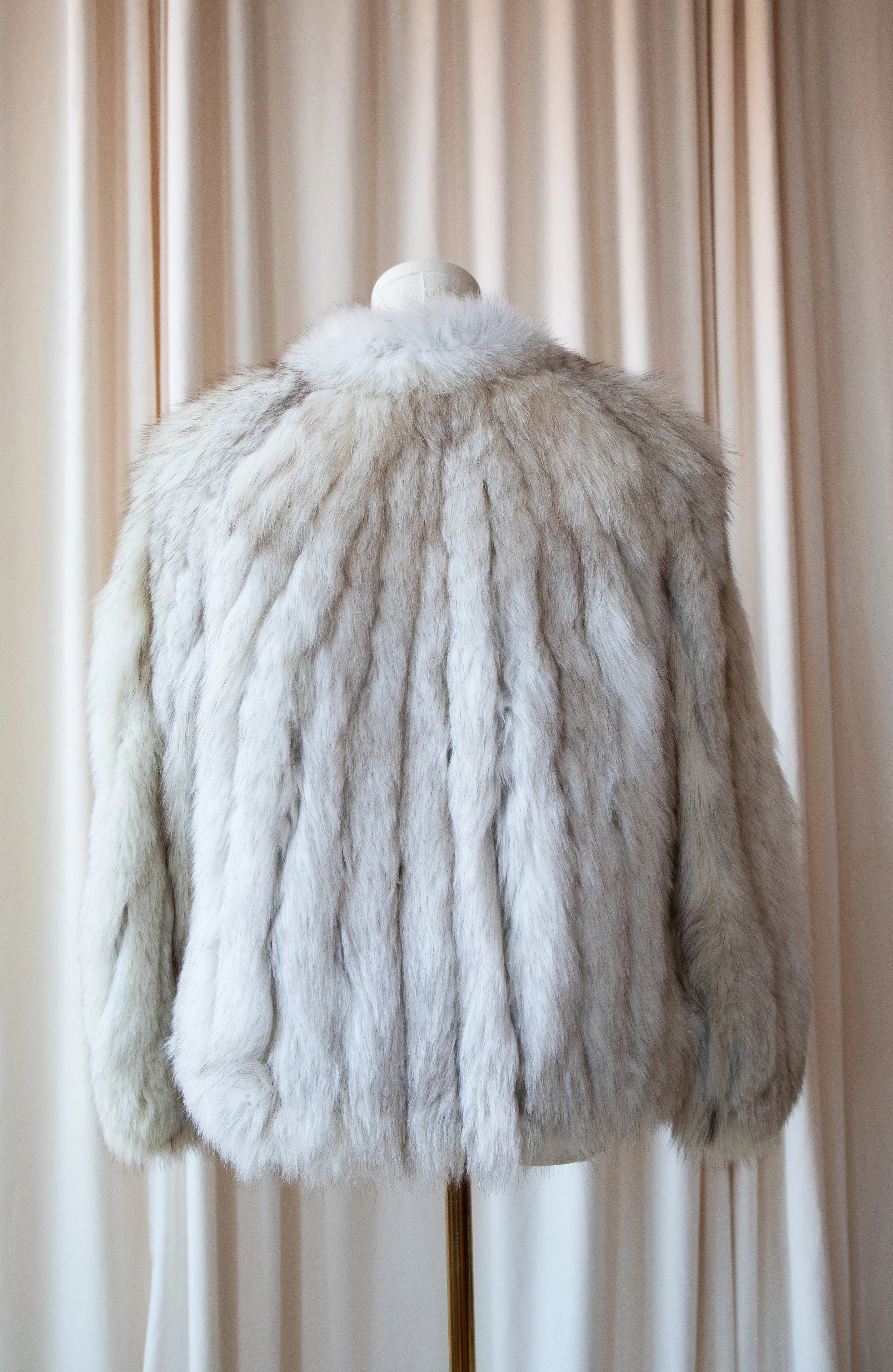 whitefurcoat14.jpg