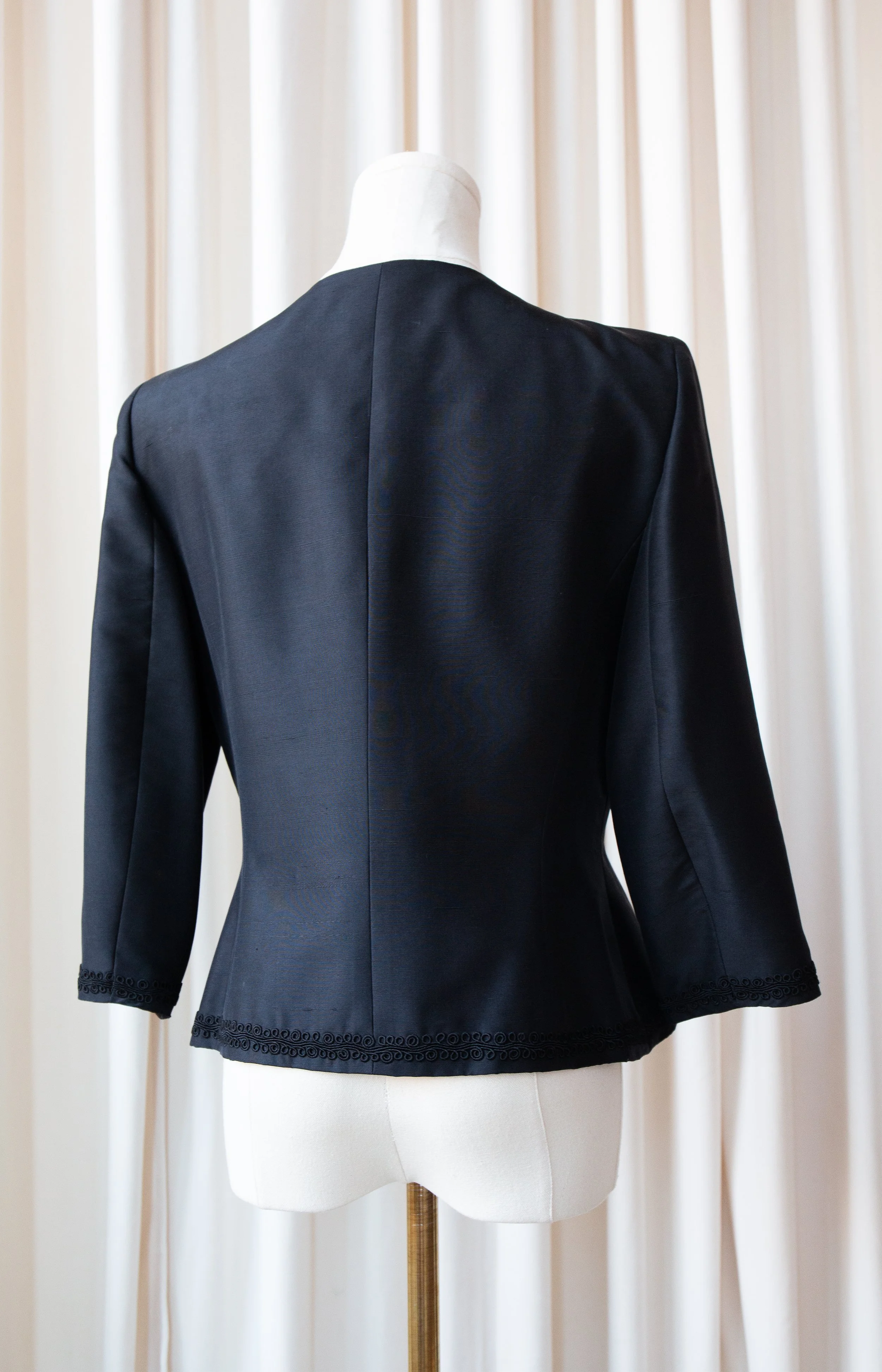 blacksilkjacket17.jpg