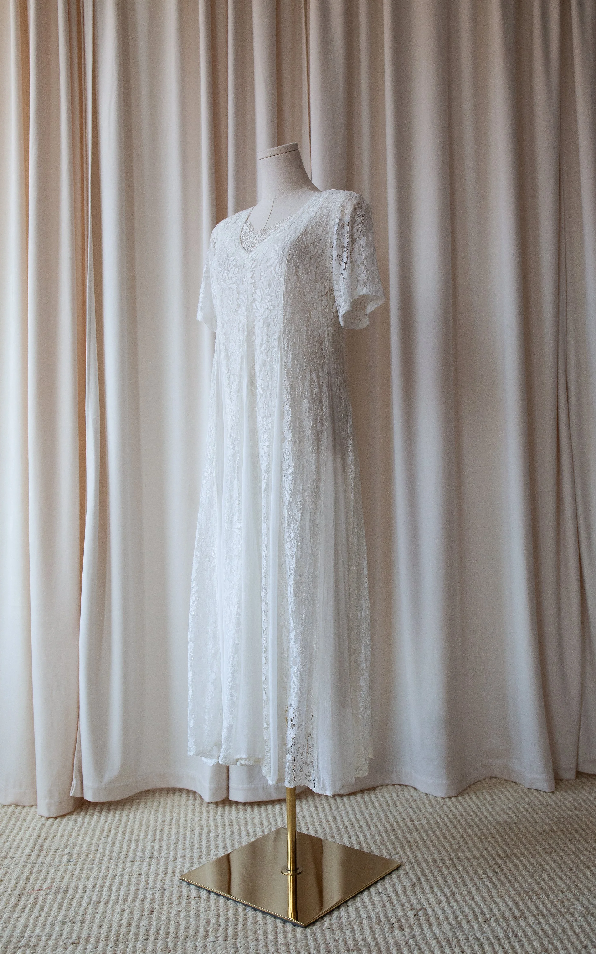 whitelacedress19.jpg