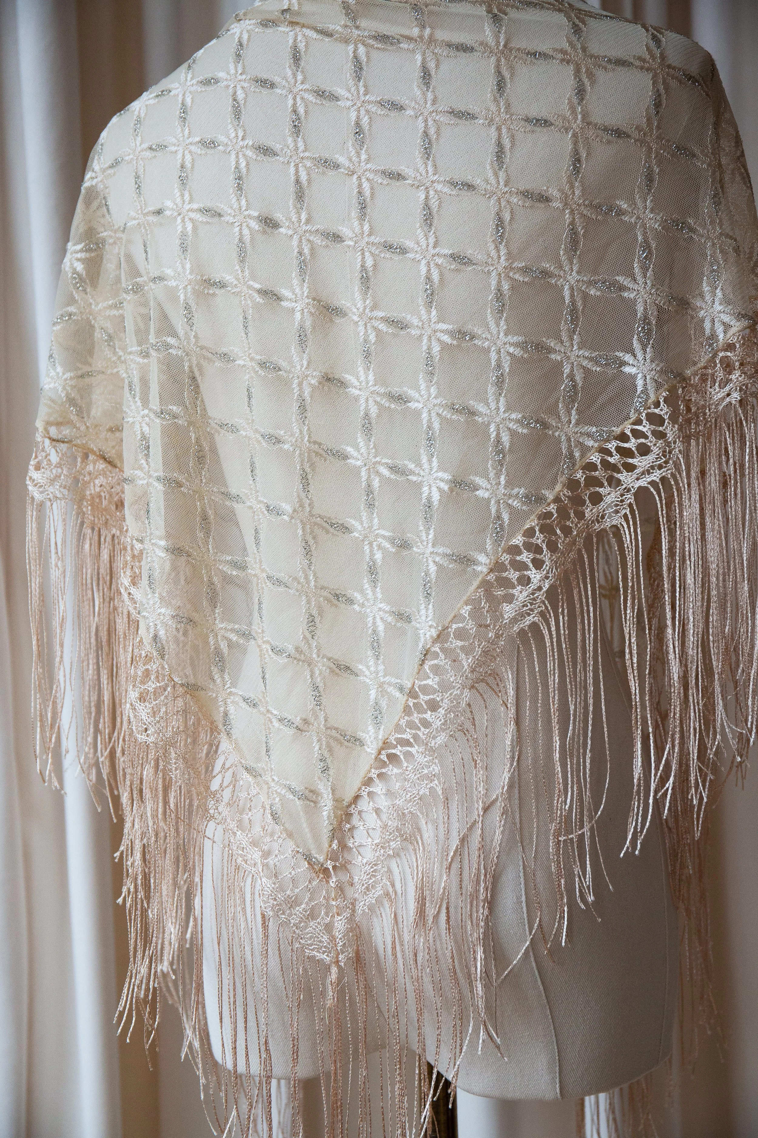 silvercreamscarf23.jpg