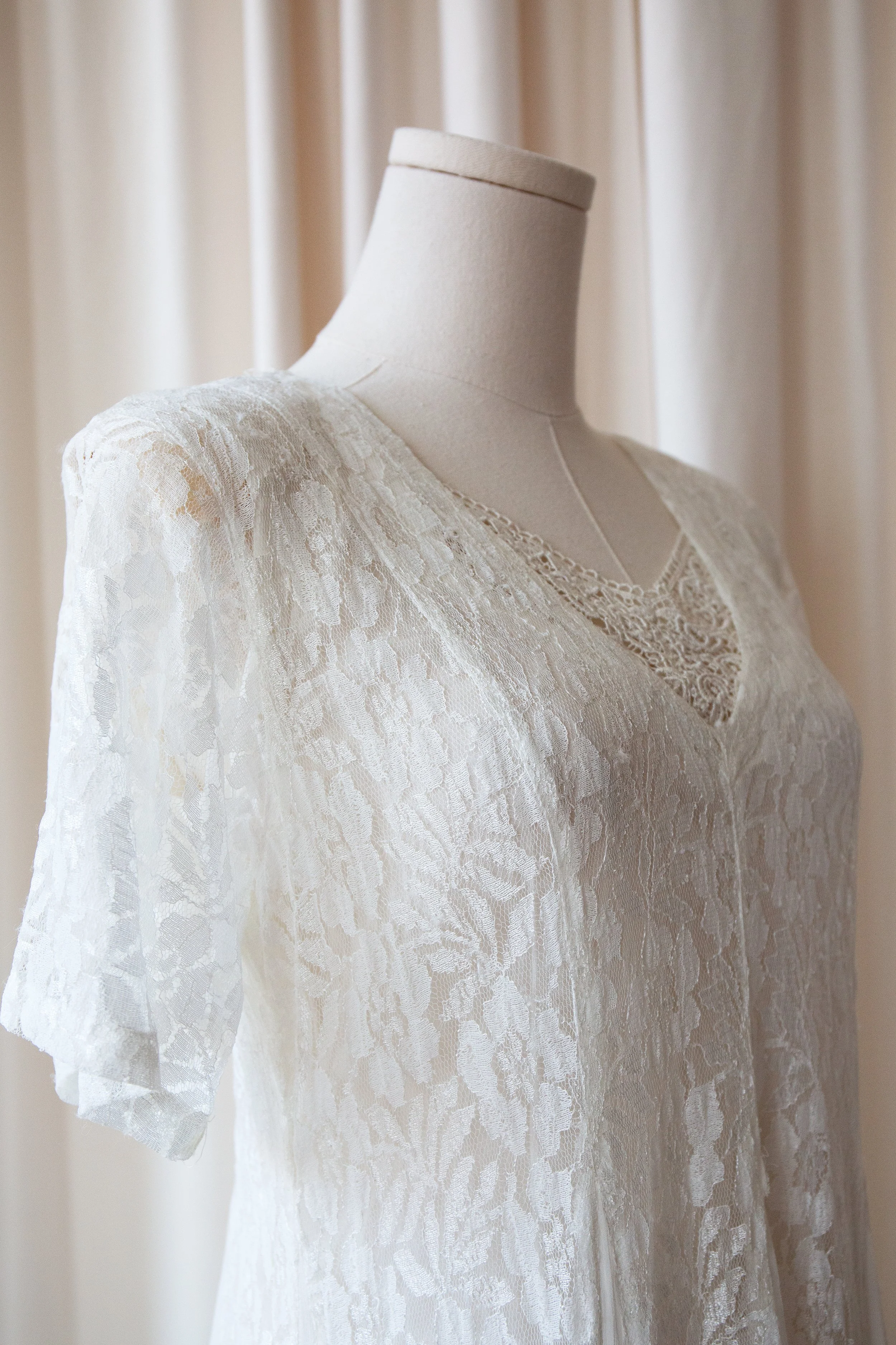 whitelacedress.jpg
