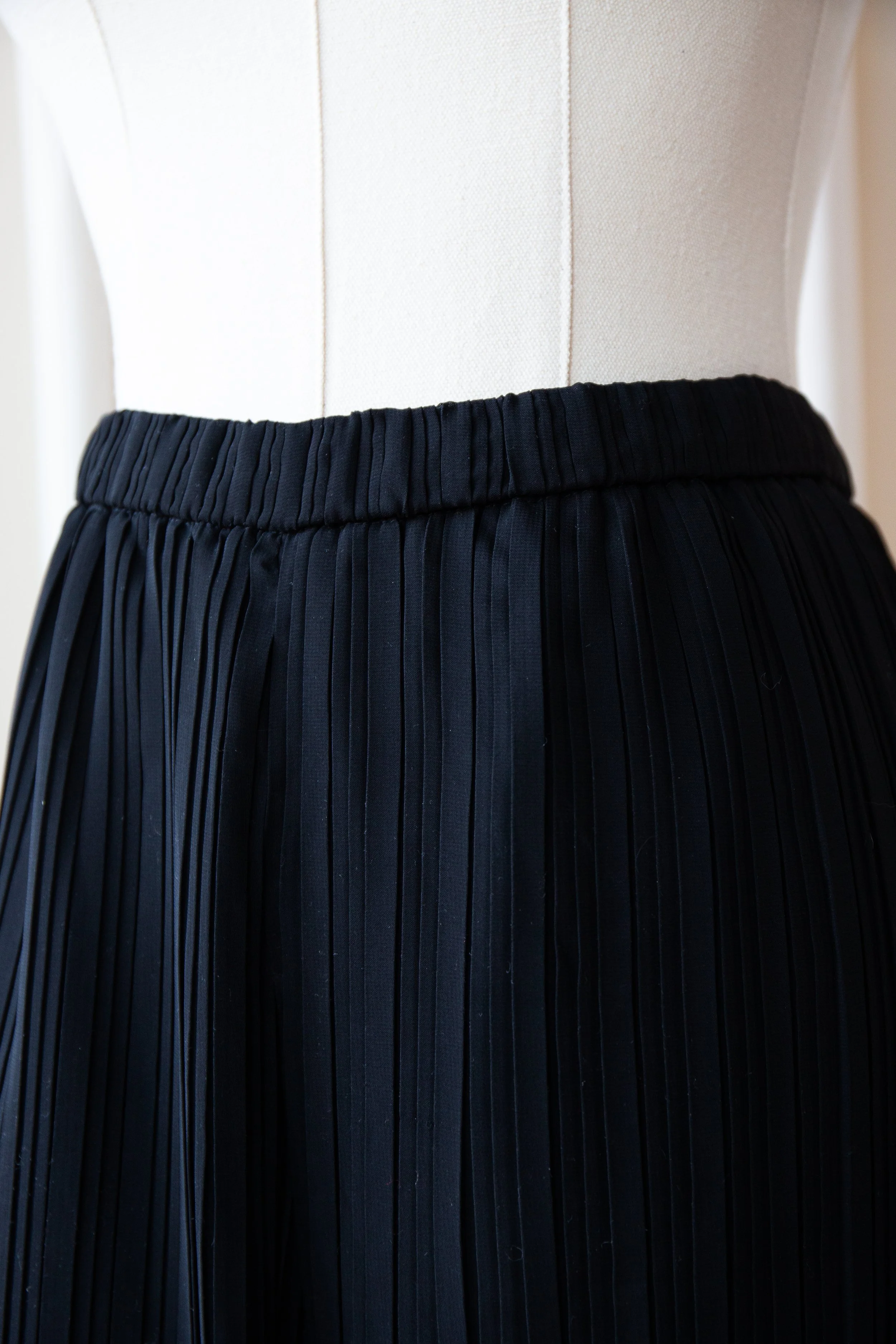blackpleatedpants4.jpg