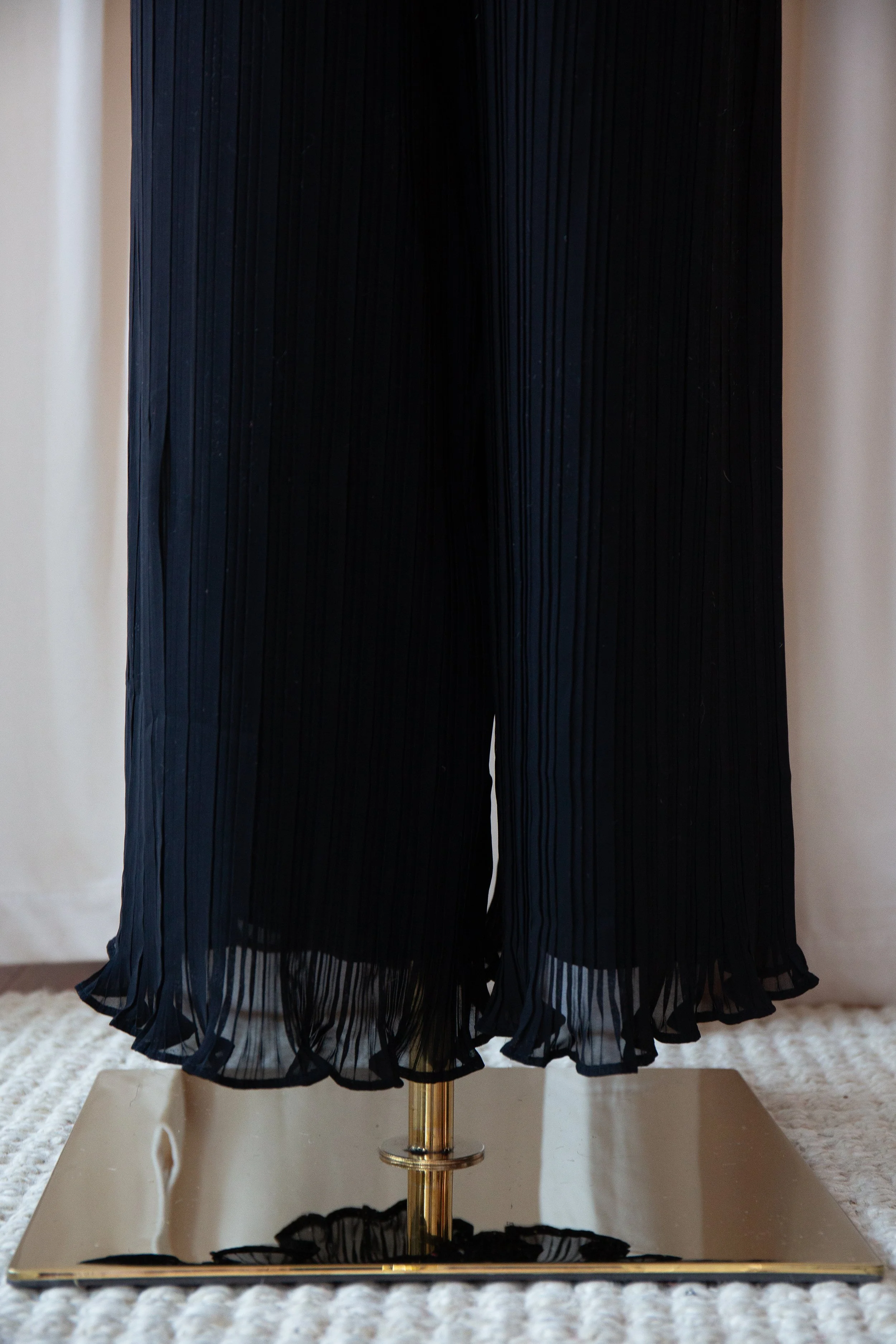 blackpleatedpants10.jpg