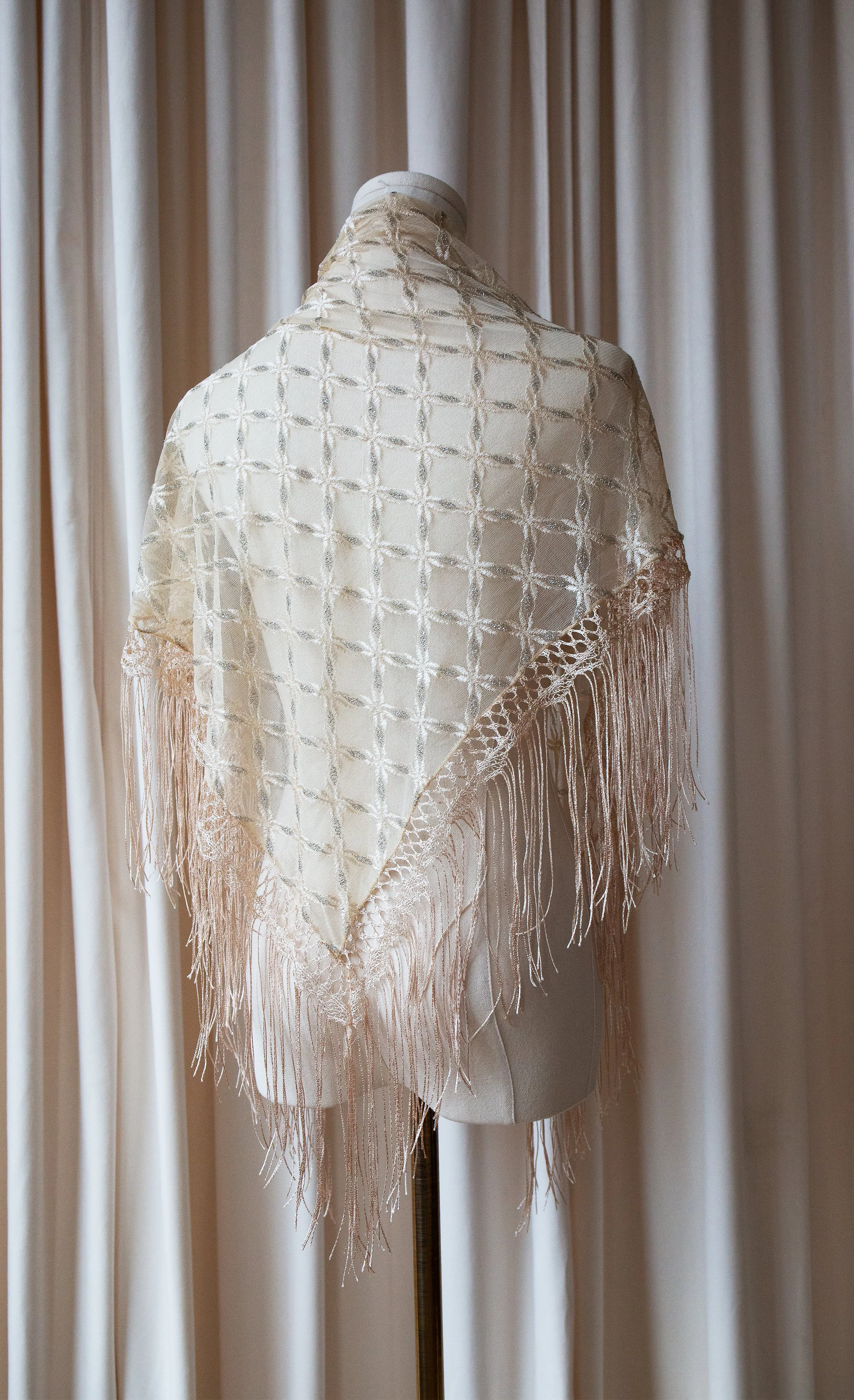 silvercreamscarf22.jpg