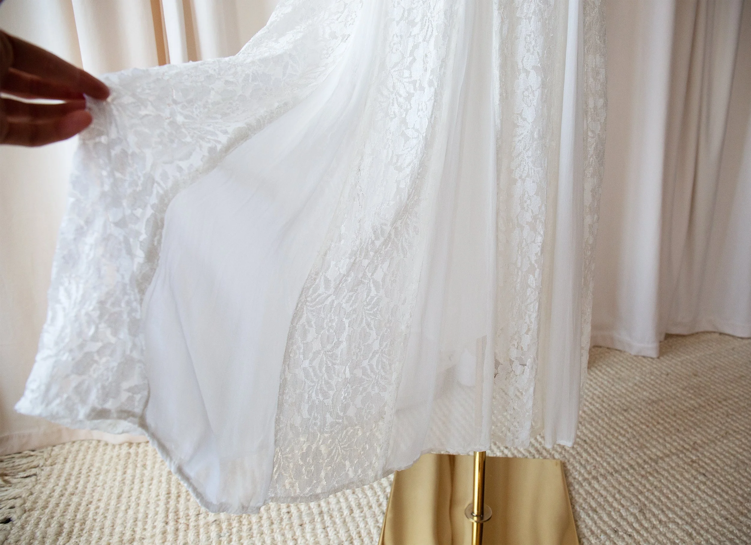 whitelacedress24.jpg