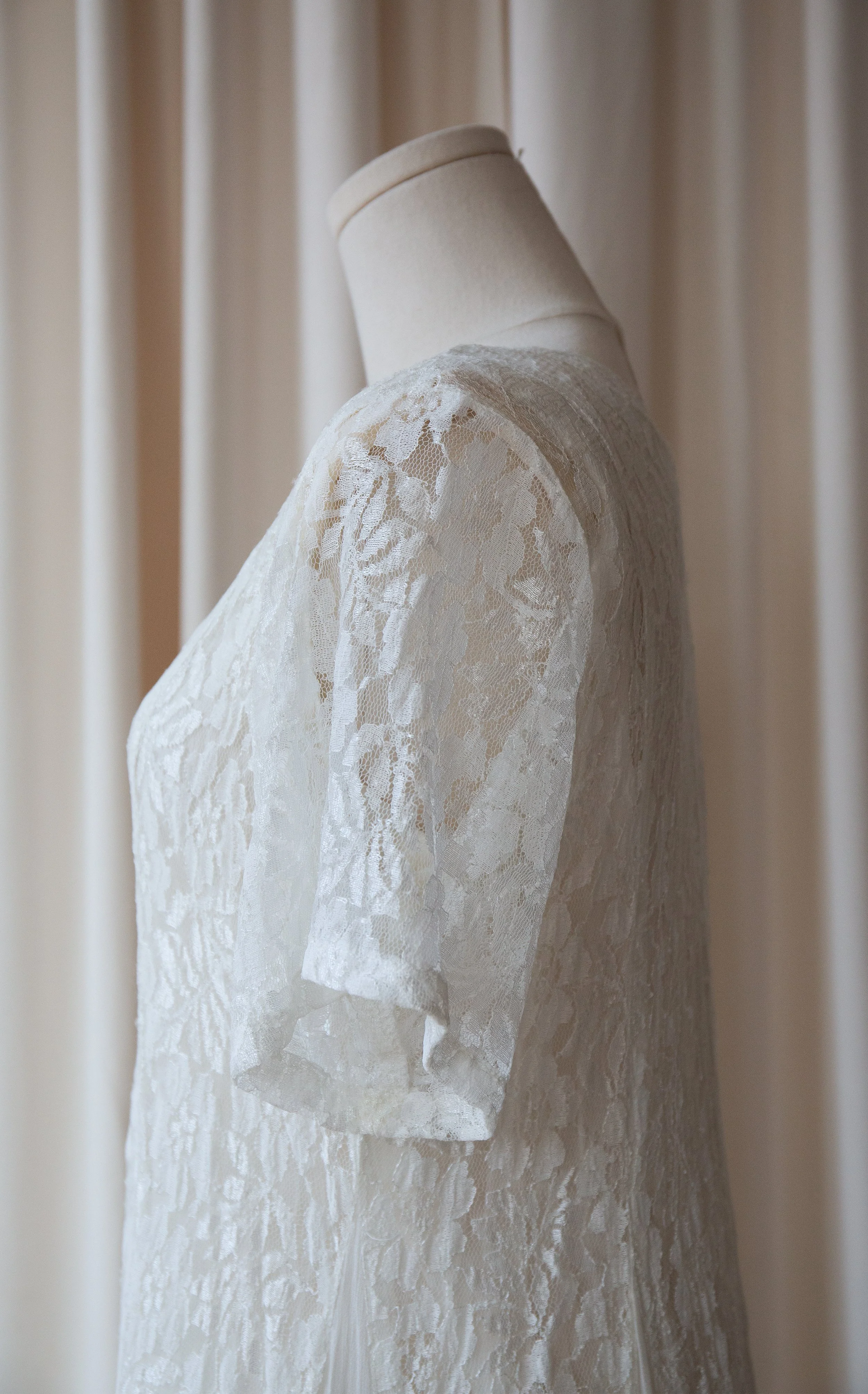 whitelacedress12.jpg