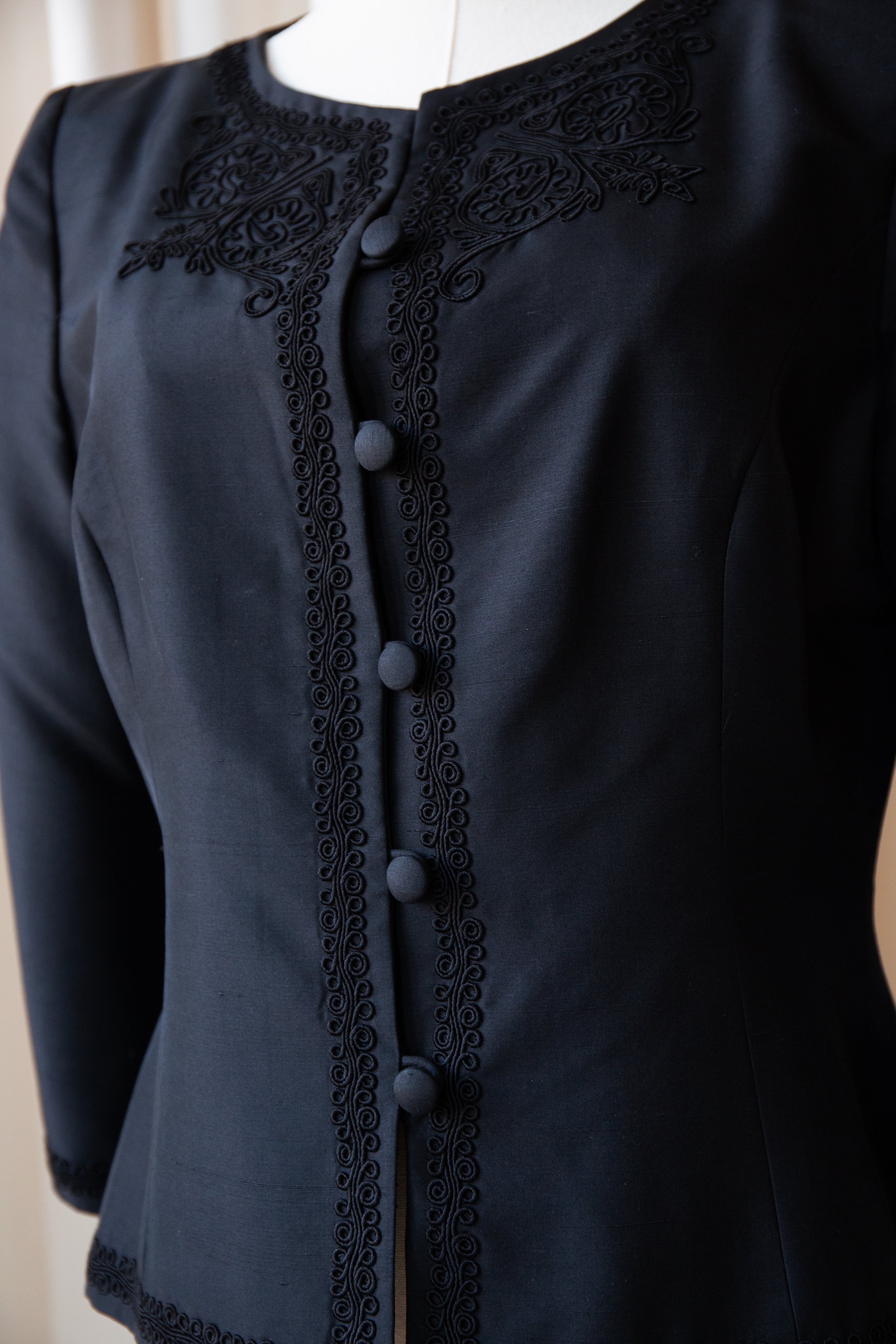 blacksilkjacket3.jpg