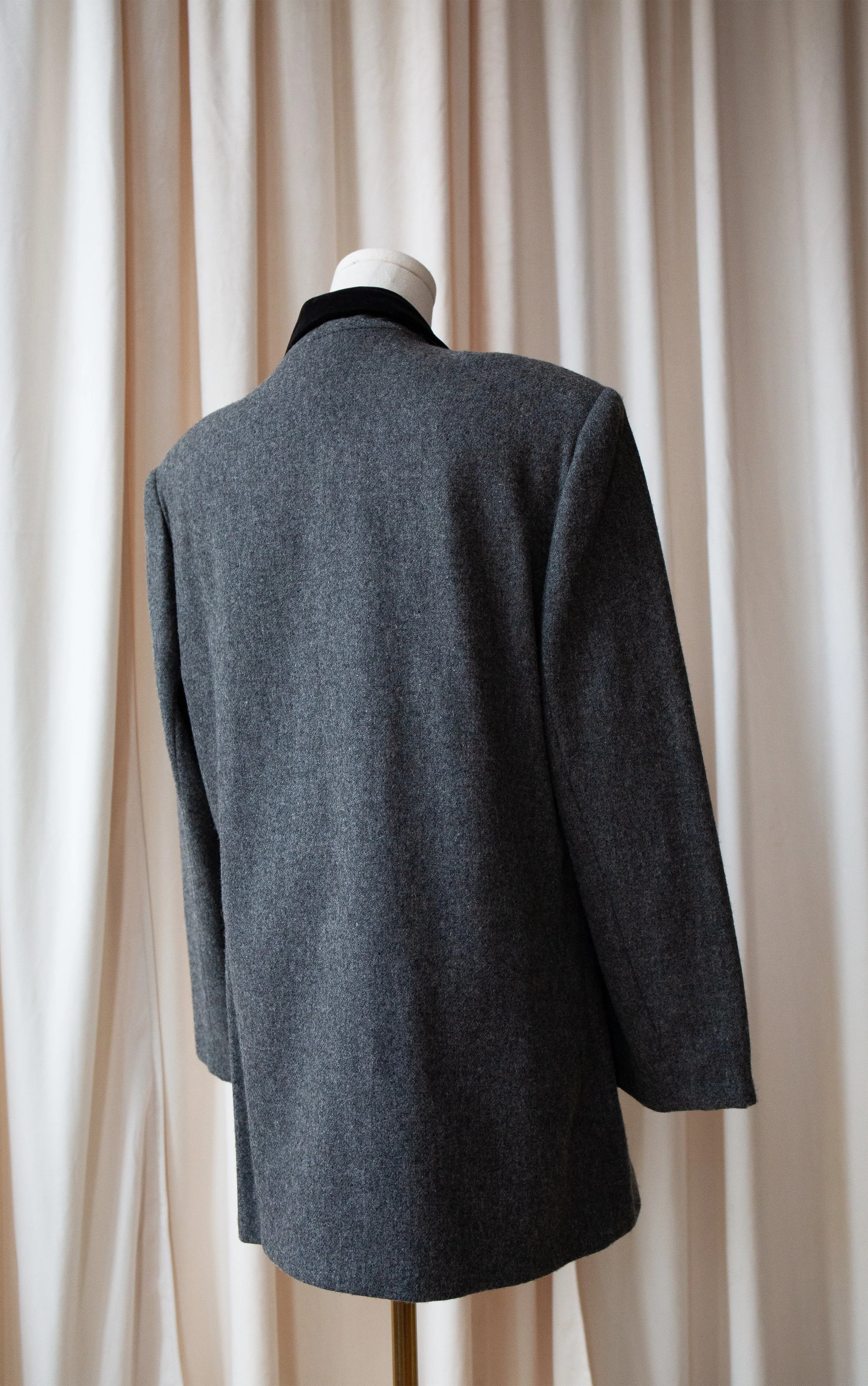 greyvelvetblazer7.jpg