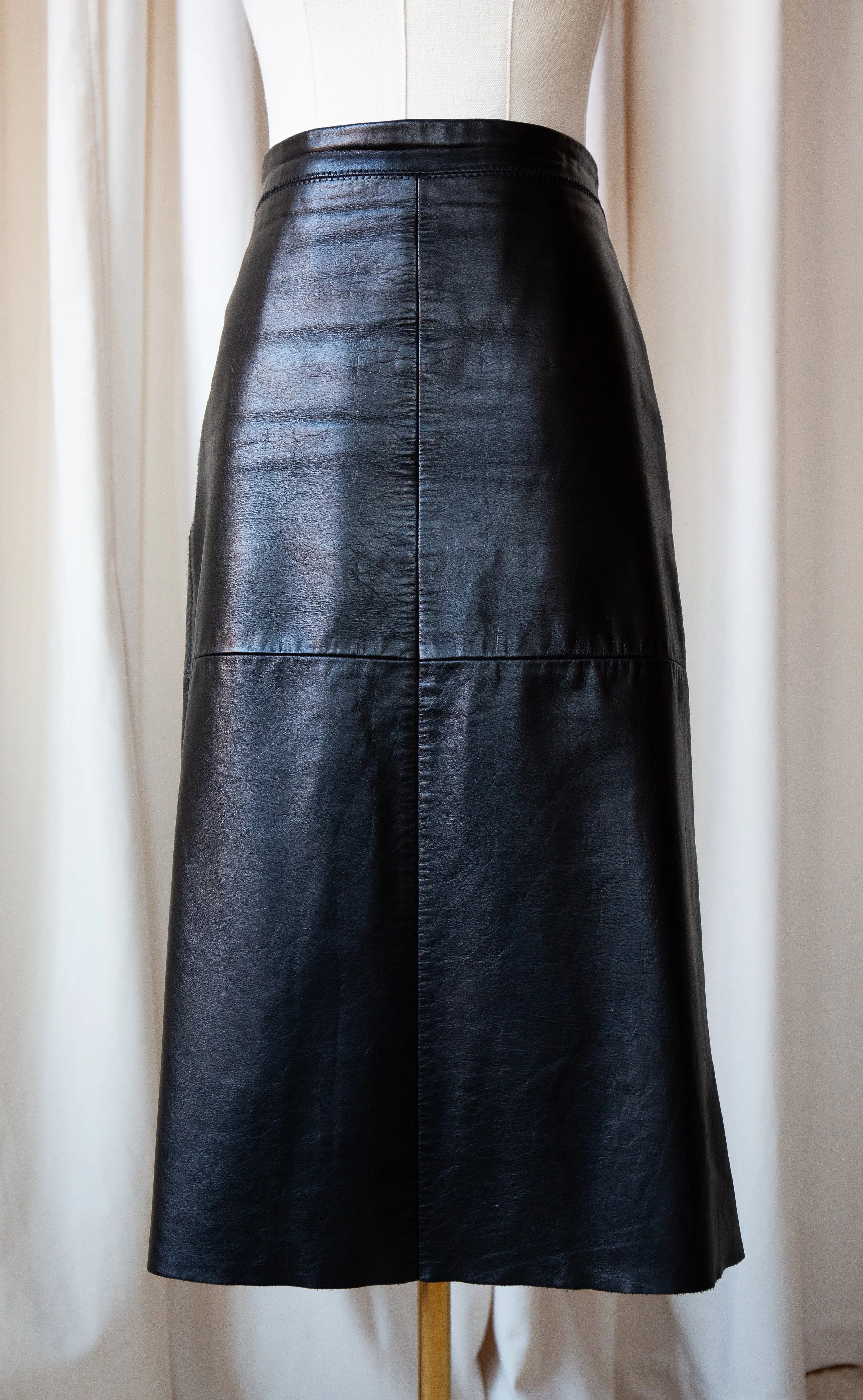 blackleatherskirt4.jpg