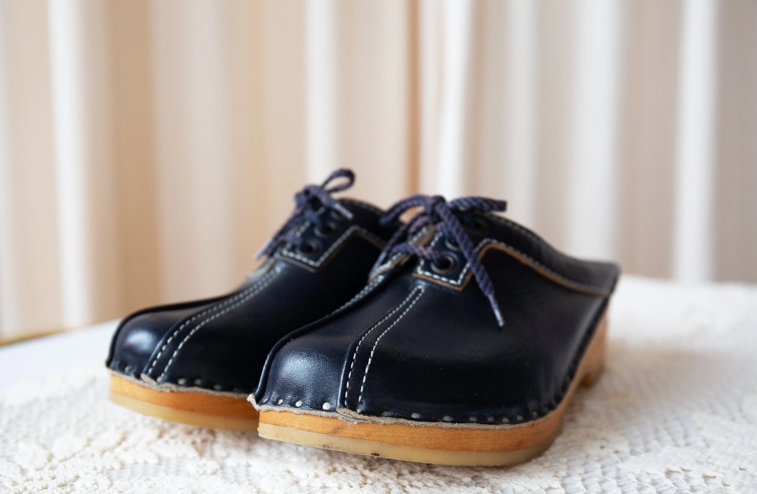 blueleatherclogs10.jpg