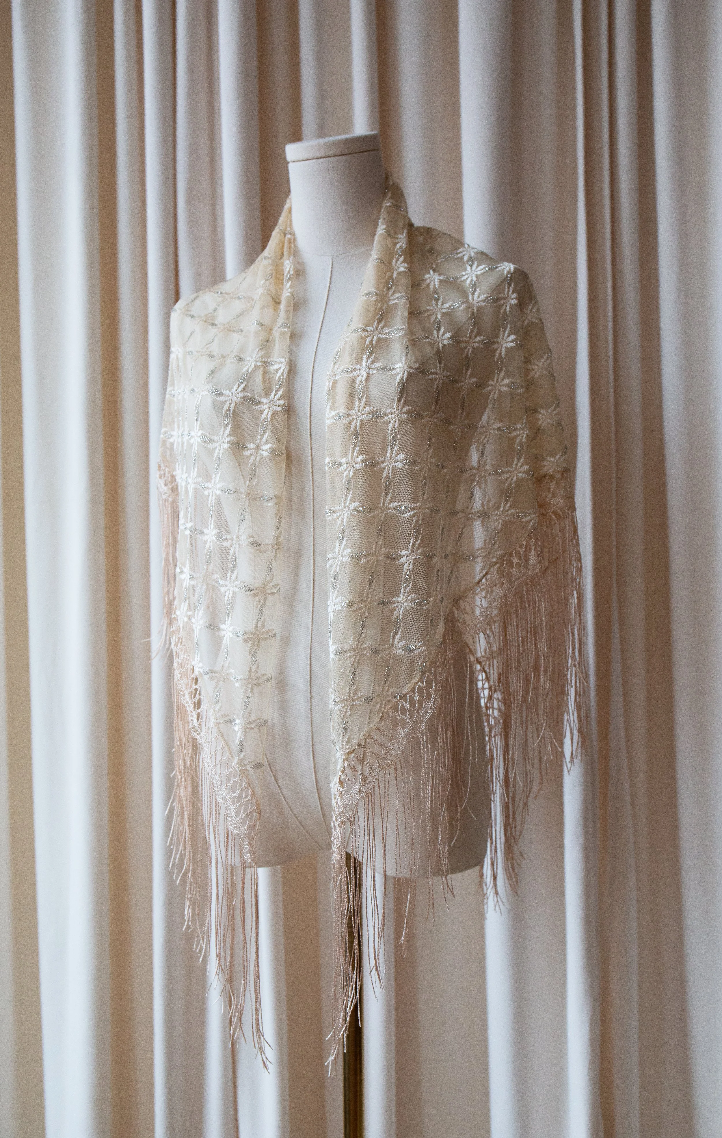 silvercreamscarf18.jpg