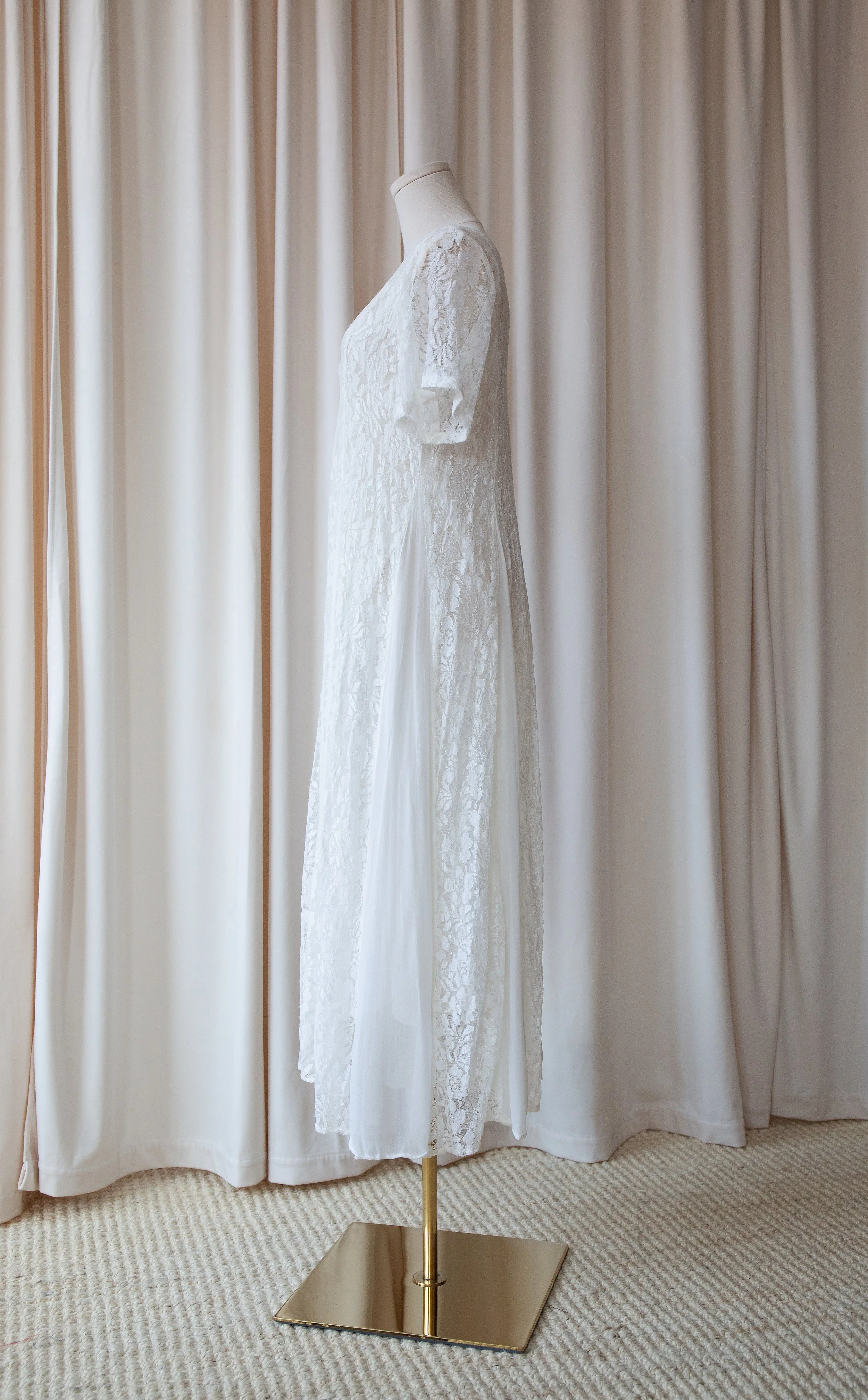 whitelacedress11.jpg