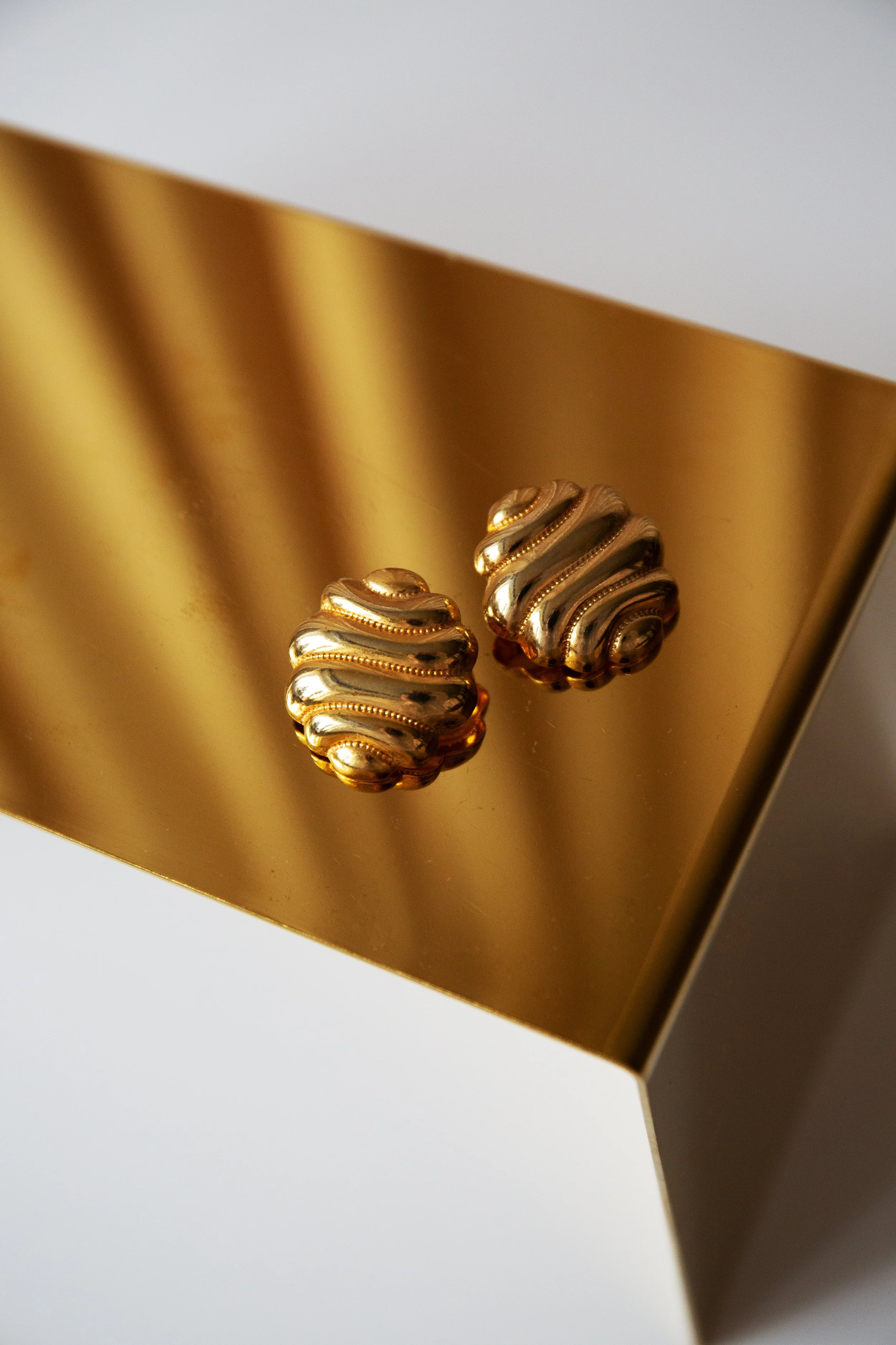 Wavy Round Studs