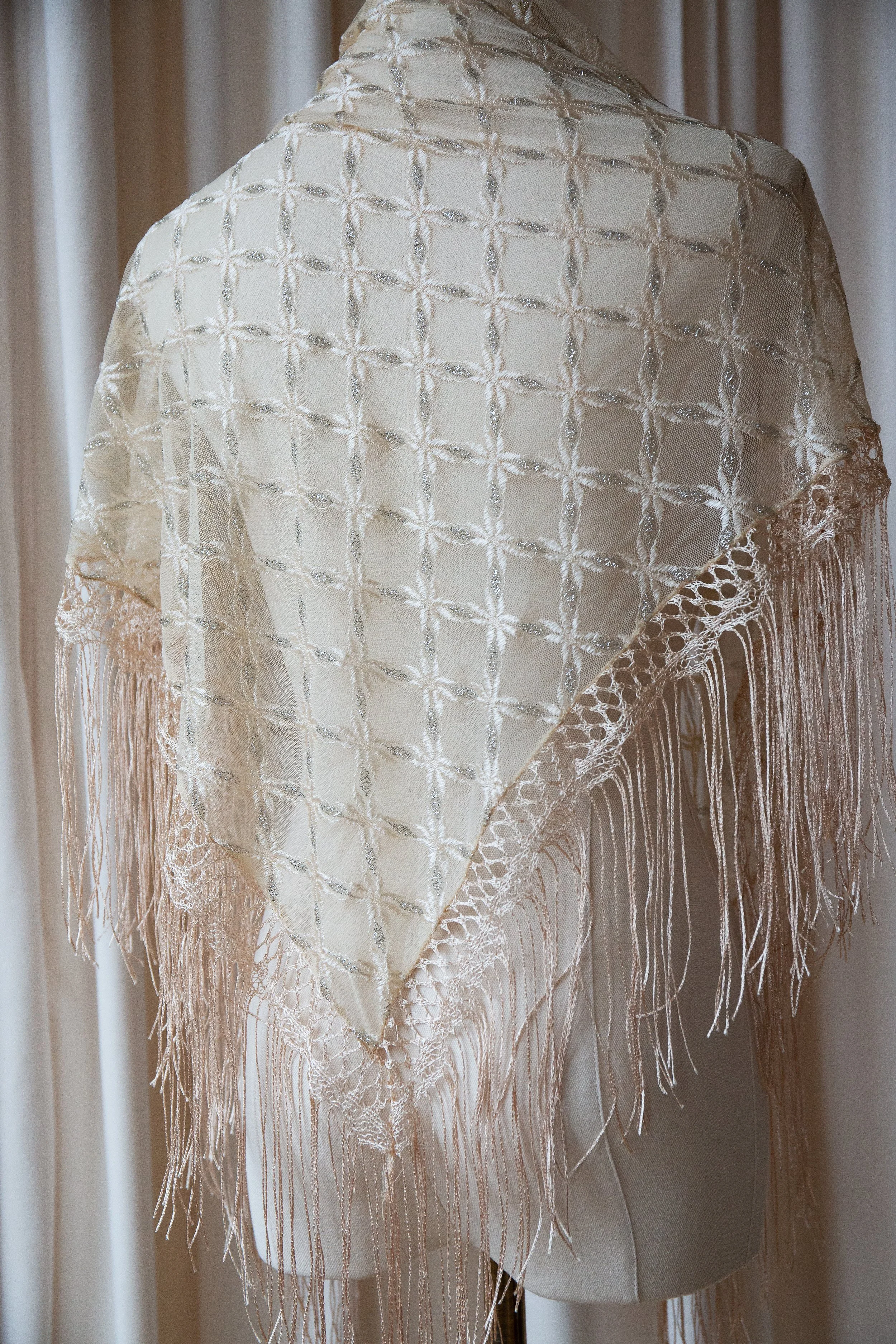 silvercreamscarf24.jpg