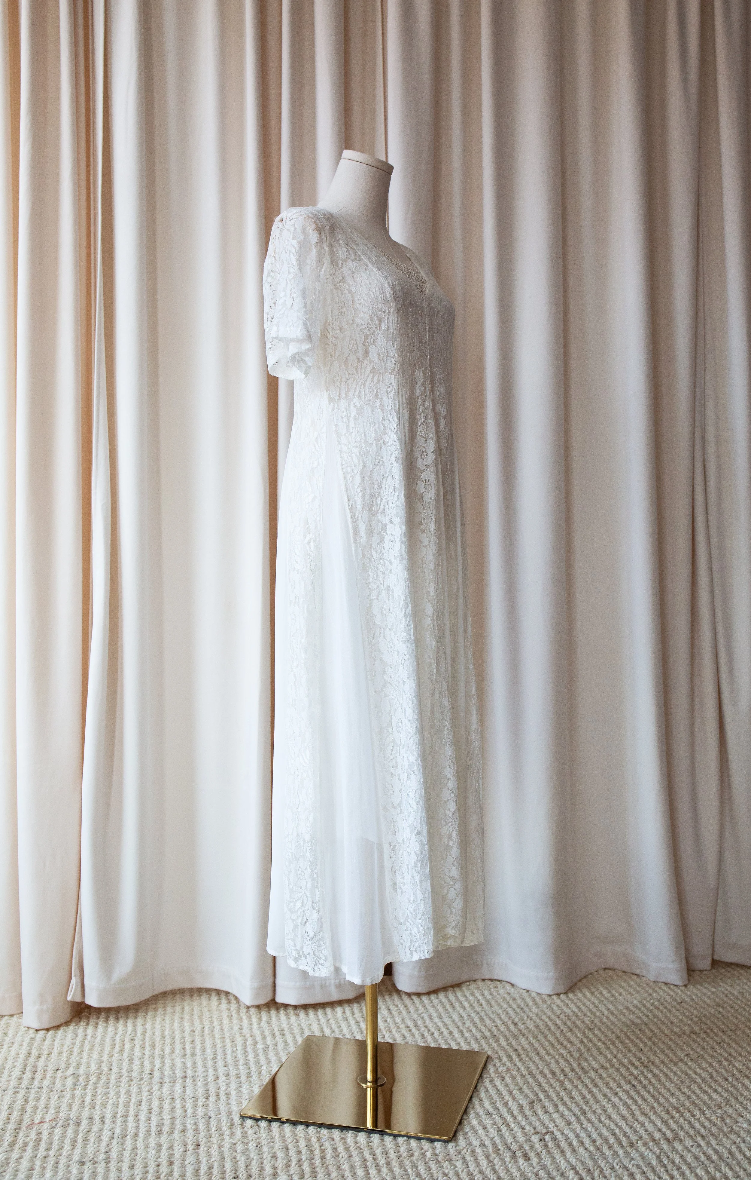 whitelacedress17.jpg