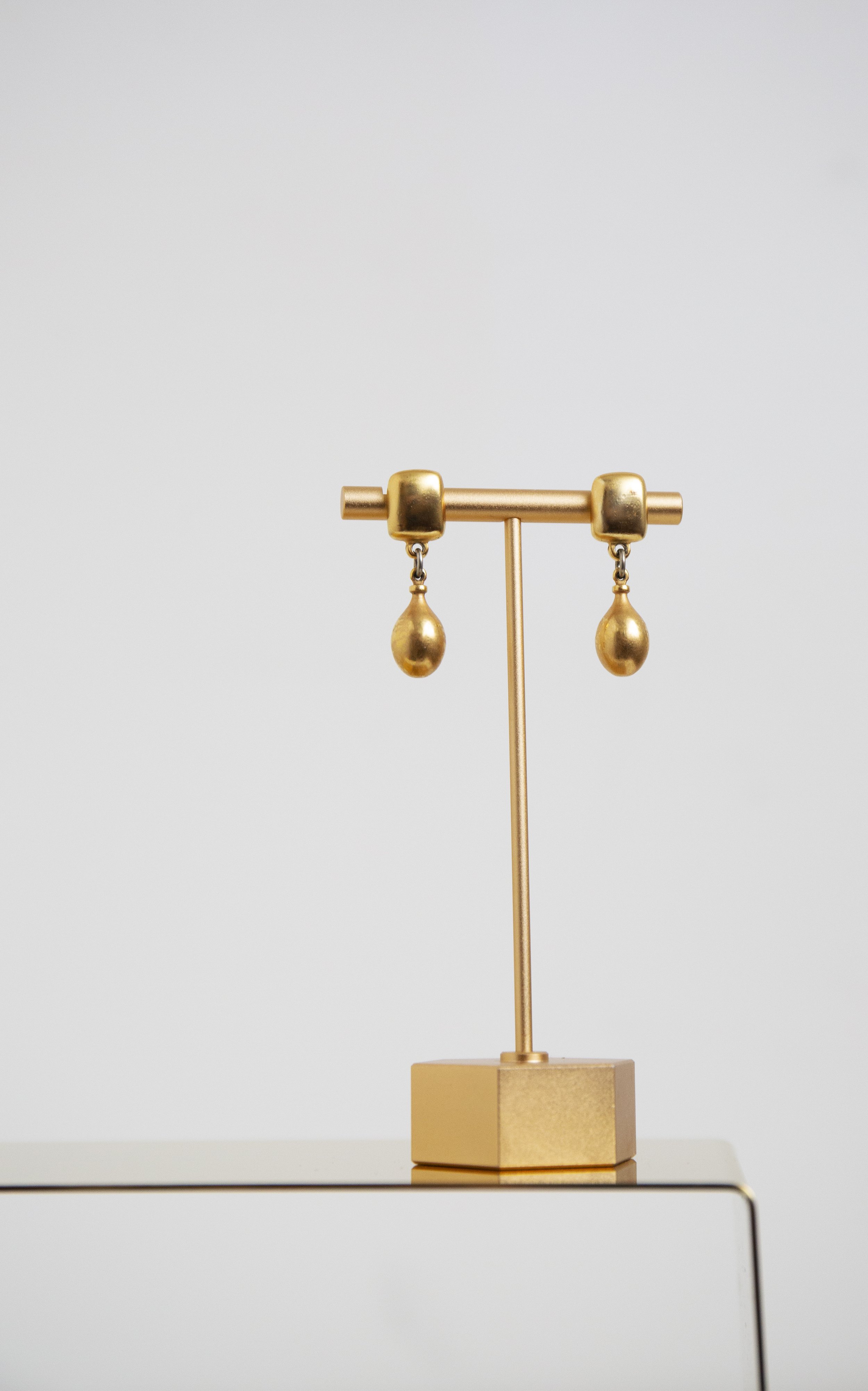 akgolddropearrings1.jpg