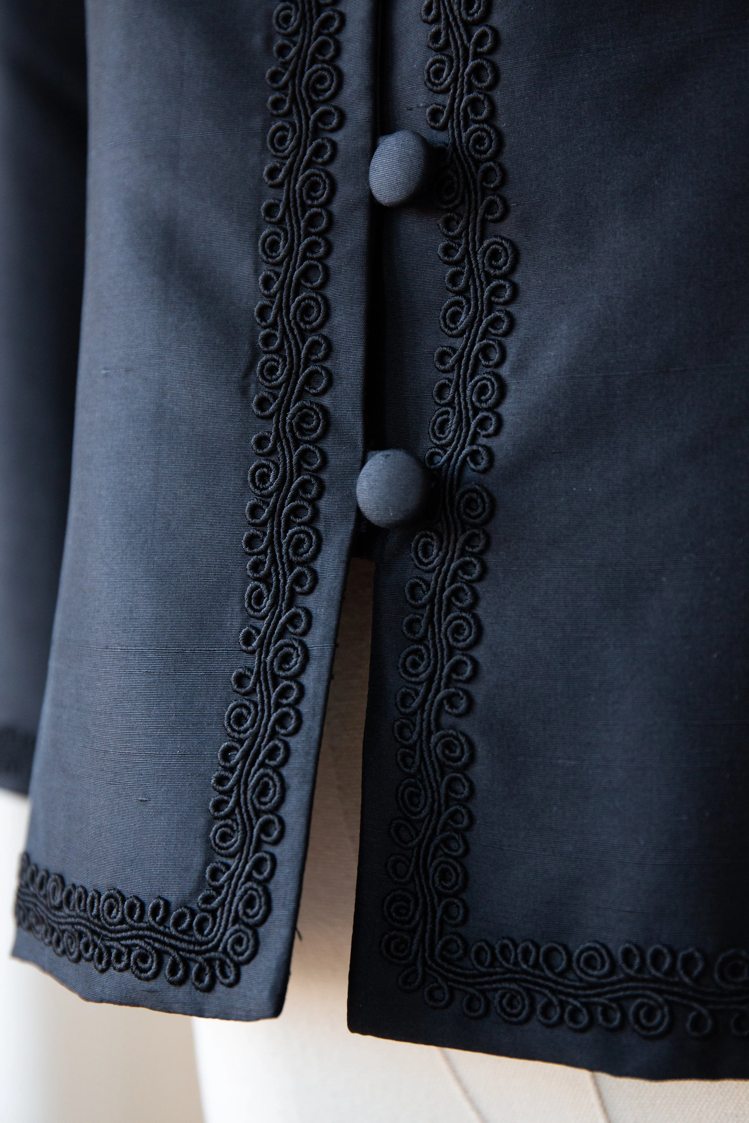 blacksilkjacket22.jpg
