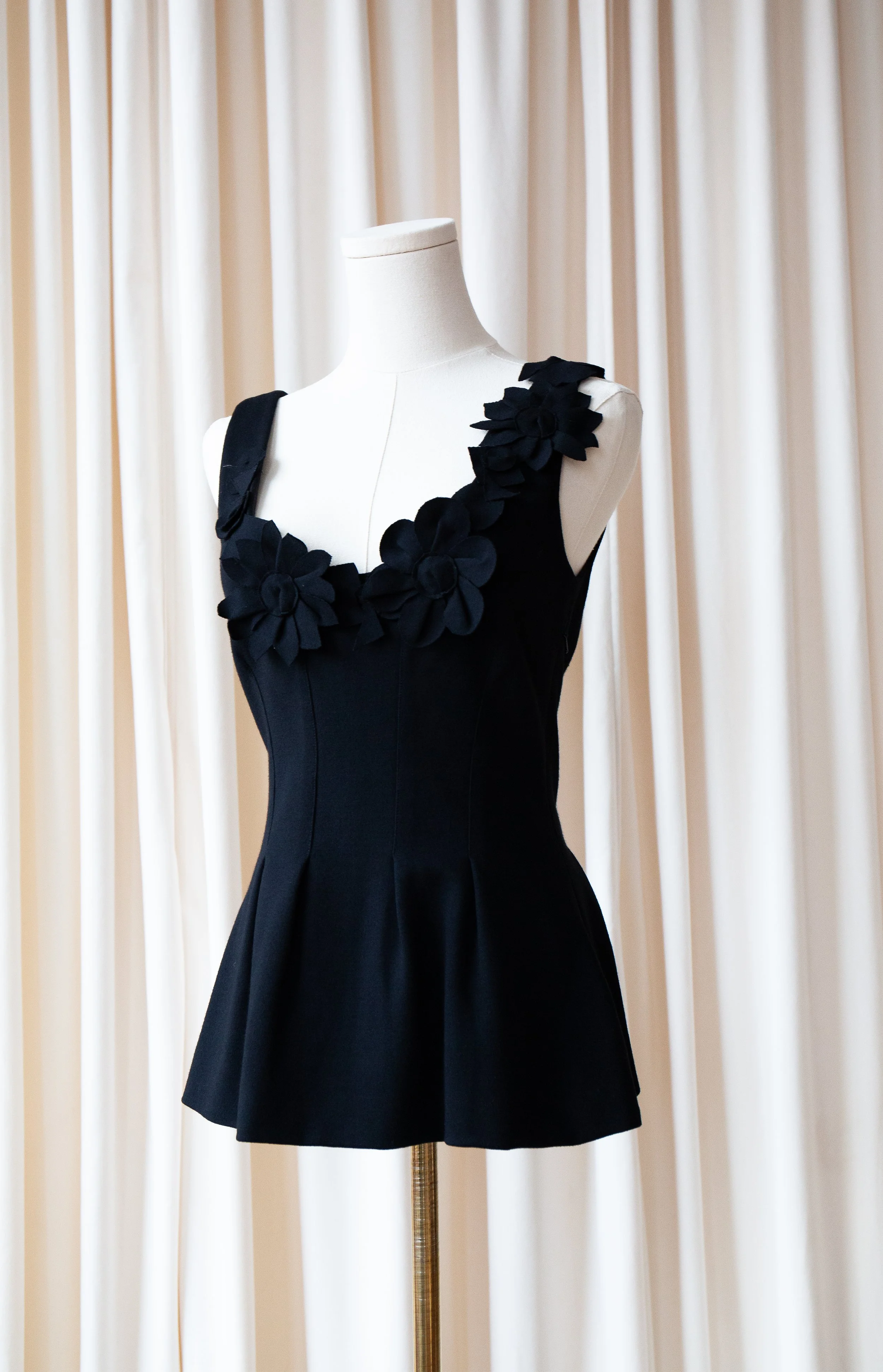 blackfloraltop1.jpg