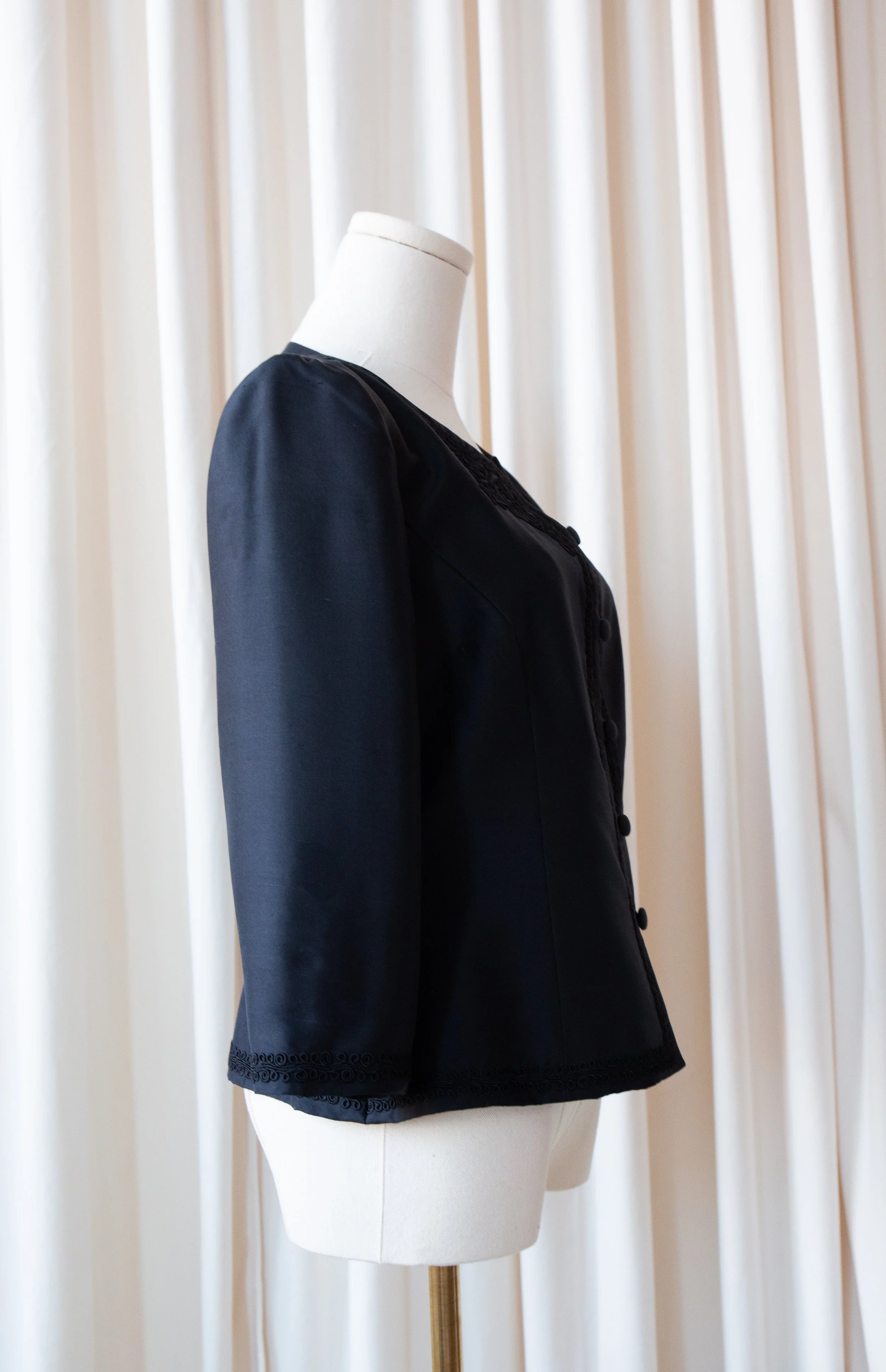 blacksilkjacket11.jpg