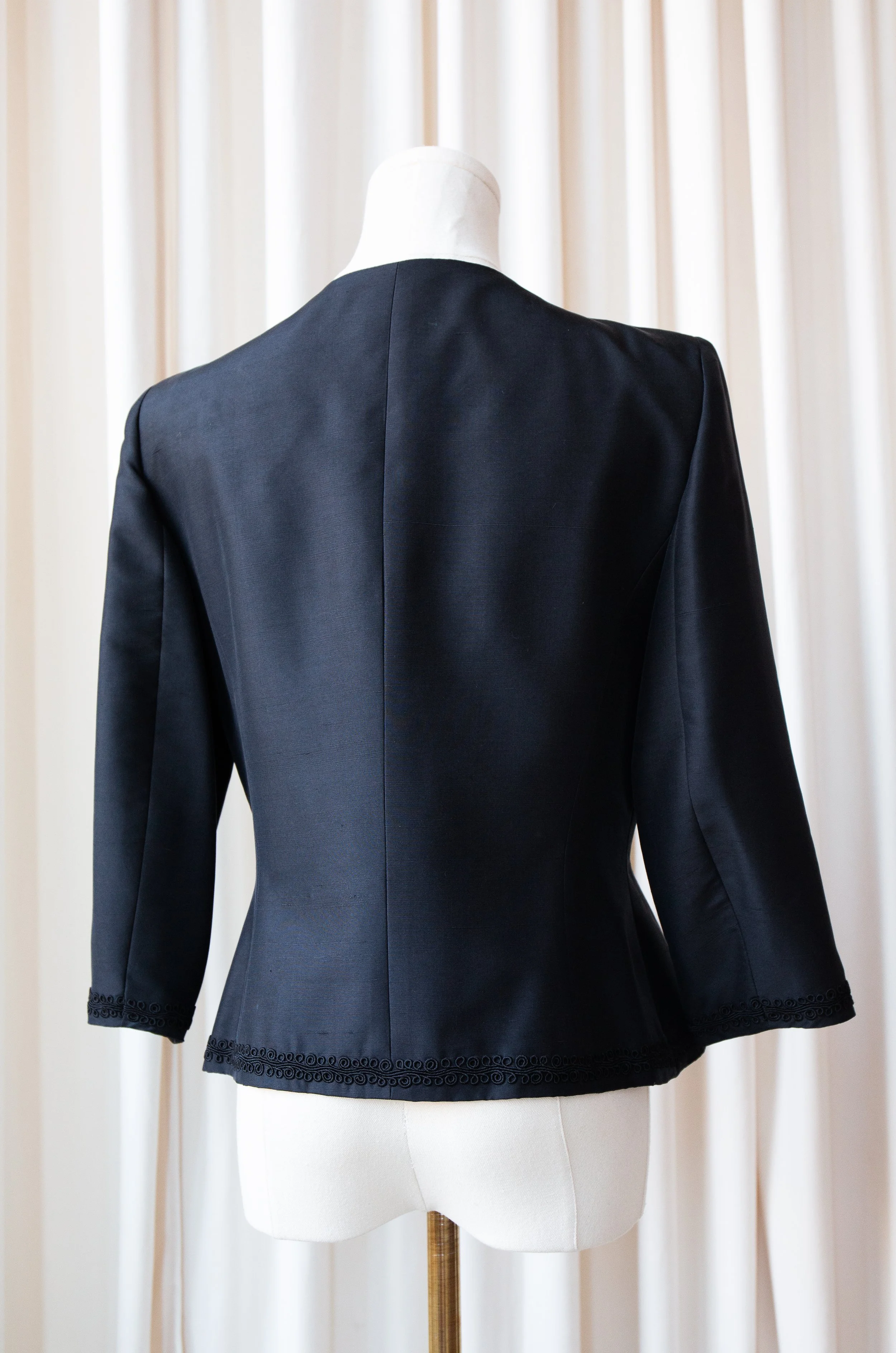 blacksilkjacket16.jpg