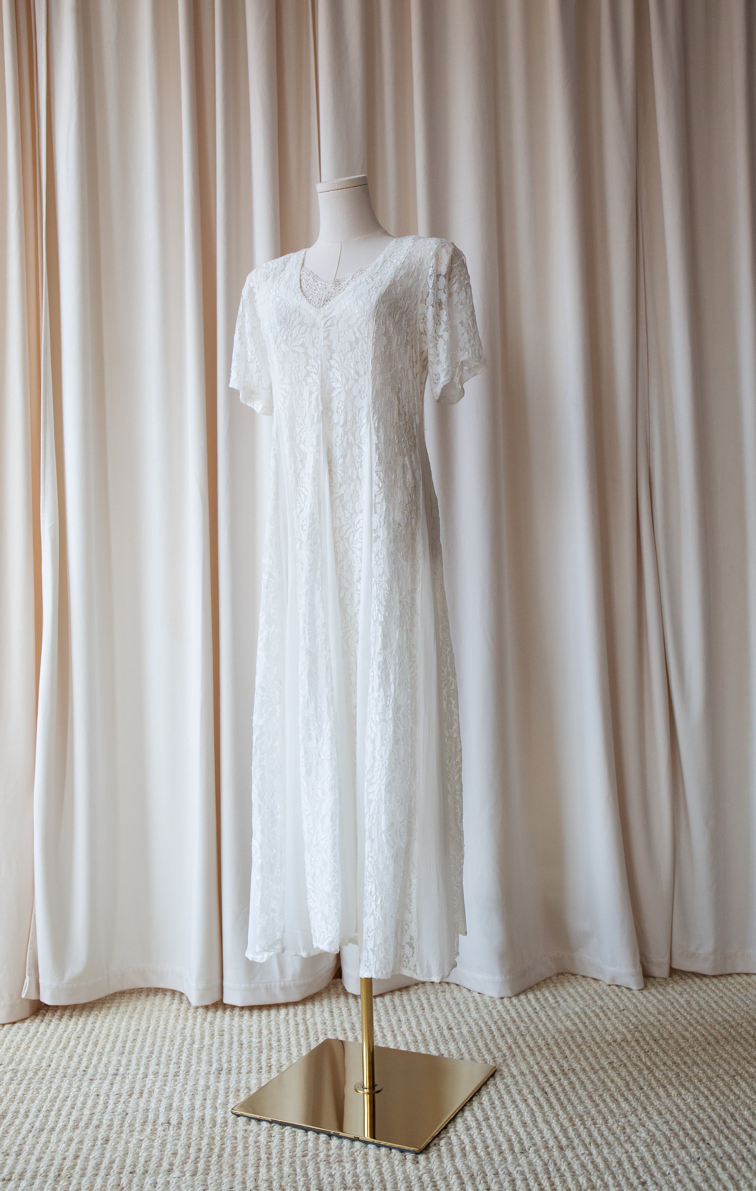 whitelacedress1.jpg
