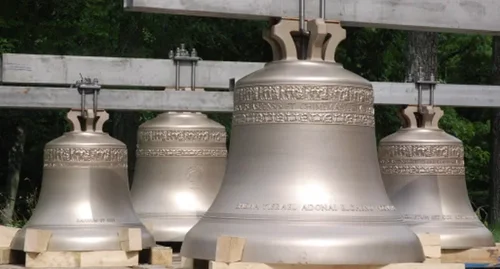 Carillón móvil con 48 campanas