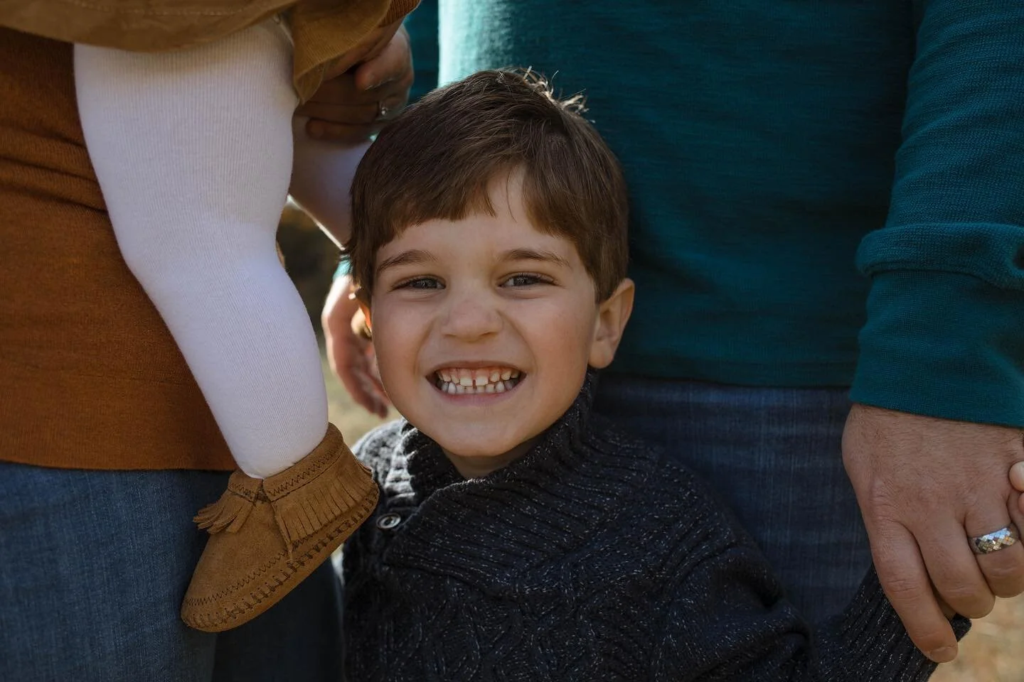 This year is the perfect time to make those holiday cards a little special. A printed and mailed hug from you and your family is the perfect socially distant way to say Happy Holidays! DM me for pricing for your holiday photo session or card design ?