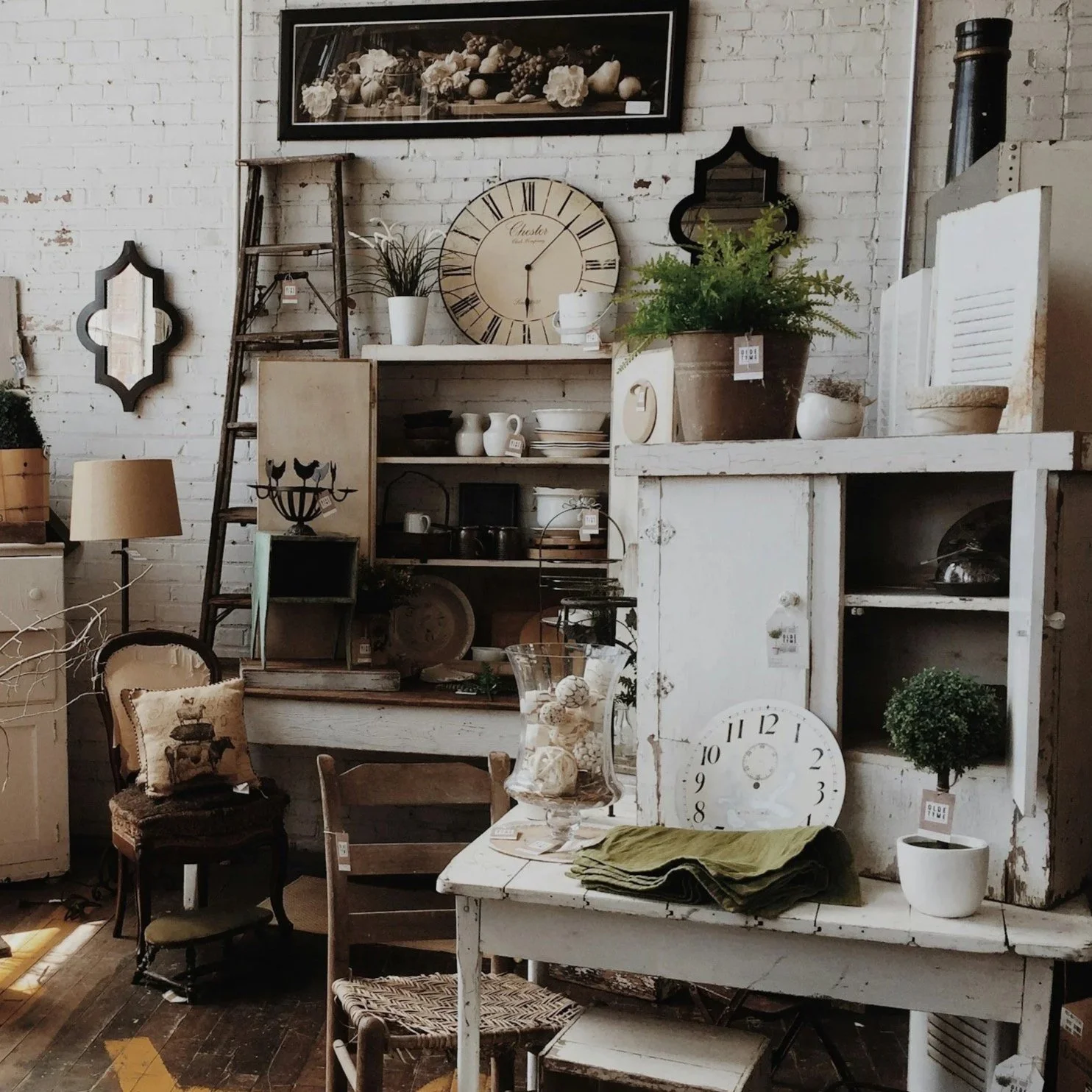S2: EPISODE: 8 Souvenirs, tchotchkes, and trinkets oh my!