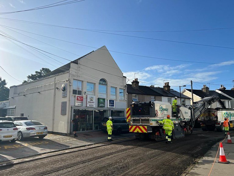 The road will look great when finished , big thank you to the guys from Conway&rsquo;s
.
.
.
#kinghams #kinghamsofcroydon #roads #croydon