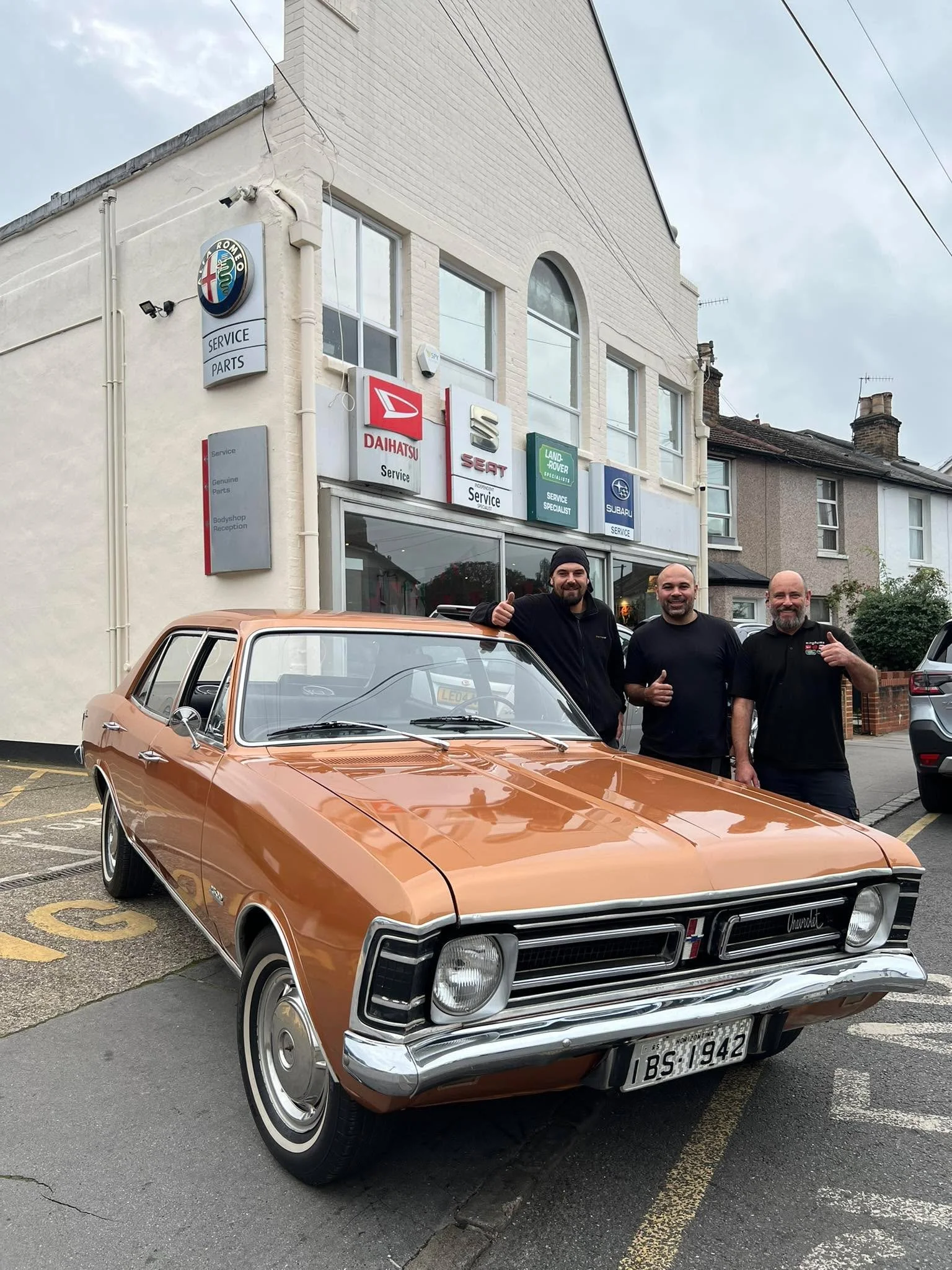 Tr&ecirc;s Brasileiros com o opala. Eliandro showed us his lovely Chevrolet this morning.