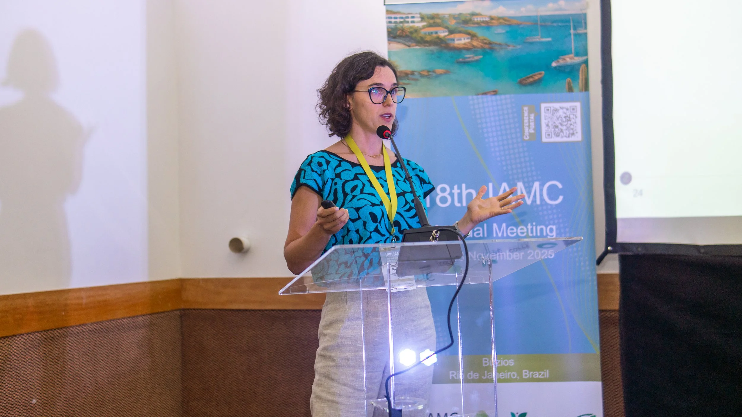 Cande presents at IAMC in Buzios