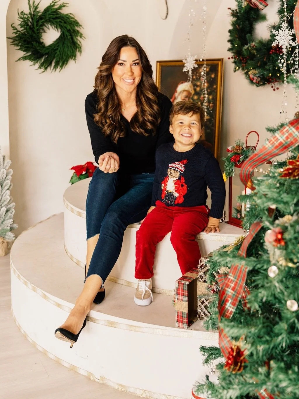 Wishing you a season full of light and peace. Merry Christmas, Happy Hanukkah, Happy Kwanzaa, Happy Diwali, to everyone celebrating in their own way. (Swipe for skin tip gift)

This year I&rsquo;m feeling deeply grateful to God for His grace, protect