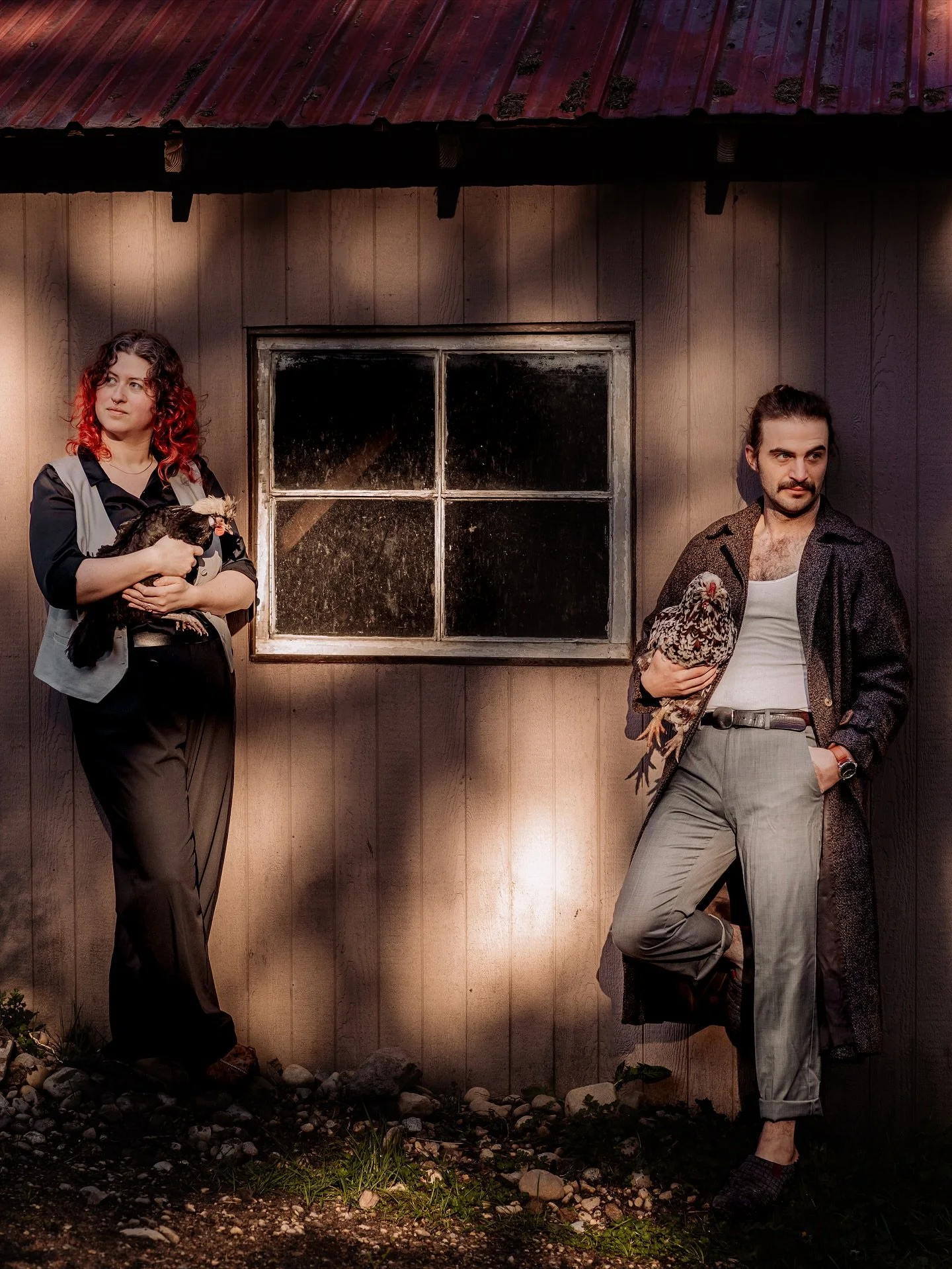 Creative rhythm, generous company, and the most cooperative chickens I’ve ever met. The flow of this shoot reminded me how effortless collaboration can become pure creative fuel. ✨
#pvmondaywindows @photovogue