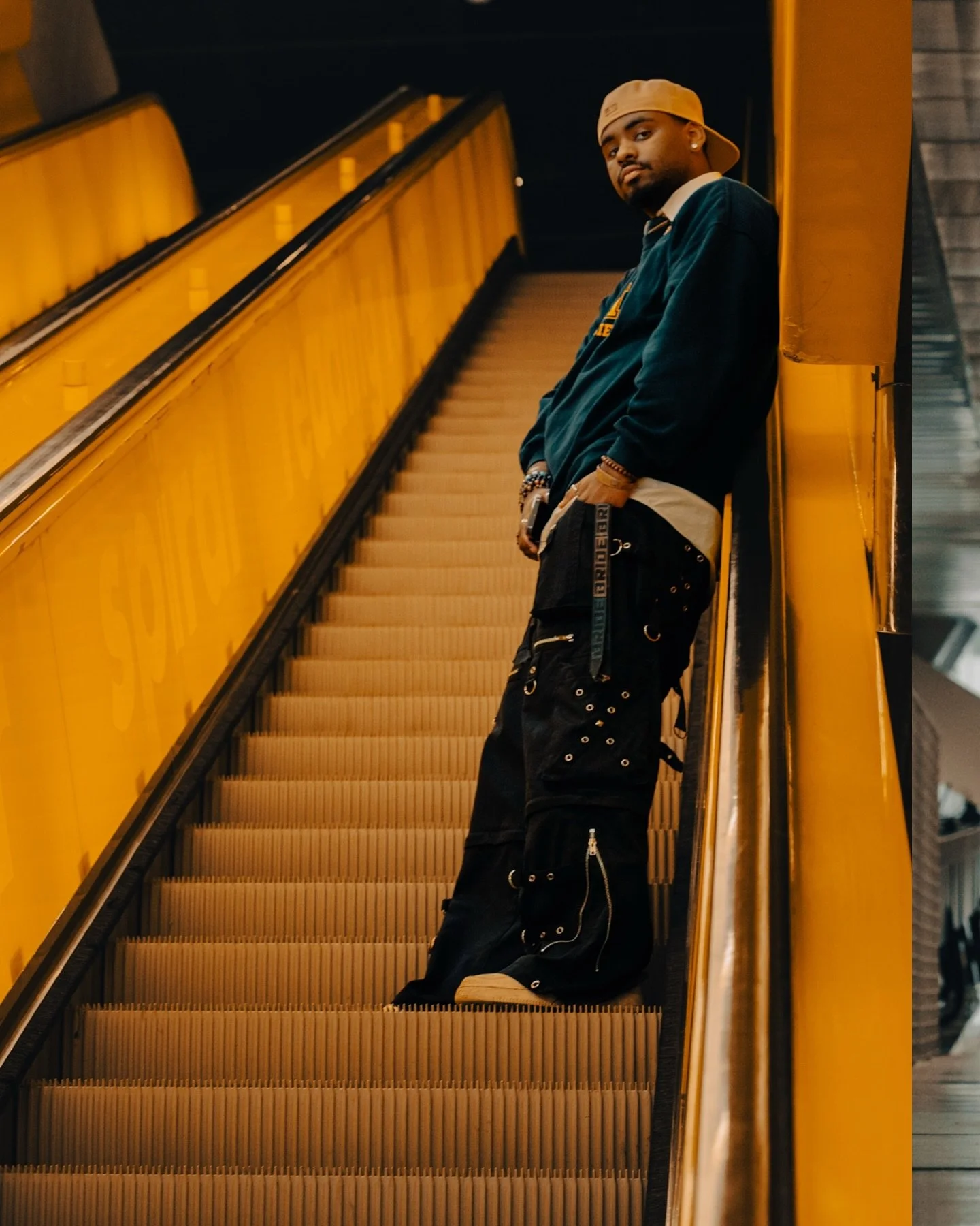 Slow stroll around the library with @tazzenrico 
@seattle.snap