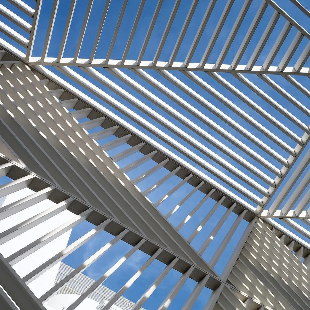 A clear blue sky that holds the promise of boundless possibilities in the new year. 📸 @steel.floyd #NYCAIDSMemorial