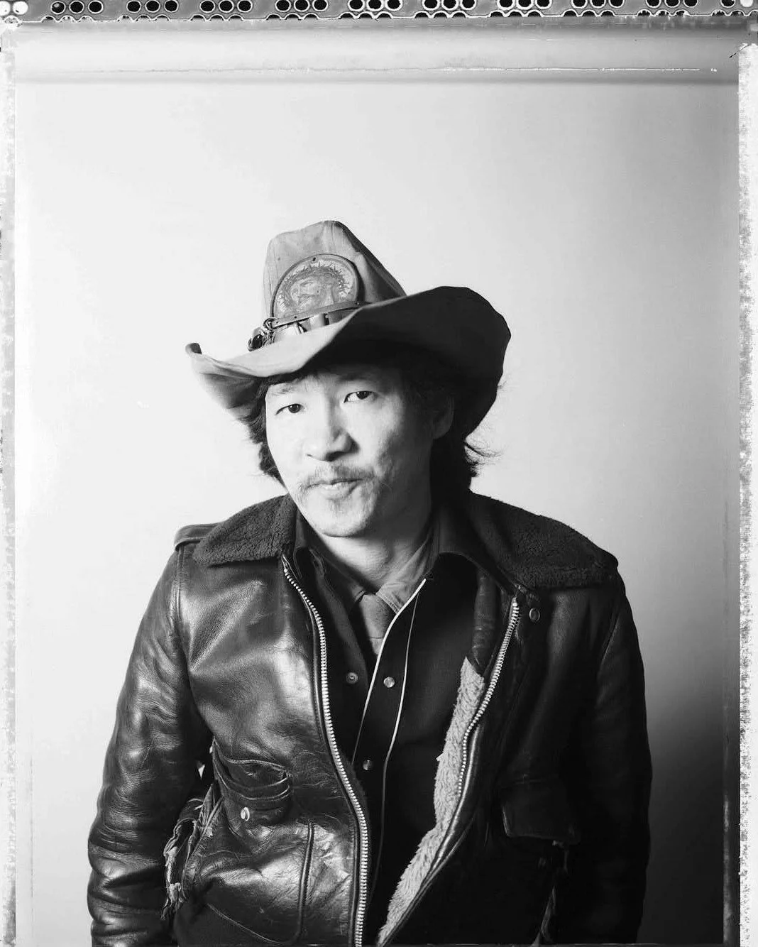 Visionary Chinese-American painter Martin Wong, who captured the beauty and grit of NYC from his East Village apartment, died #OnThisDate August 12, 1999. Wong's paintings often explored multiple ethnic and racial identities, exhibited cross-cultural