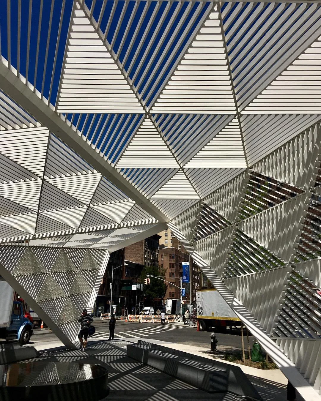 The canopy offers relief, and invites reflection. 📸 @larryburstein #NYCAIDSMemorial
