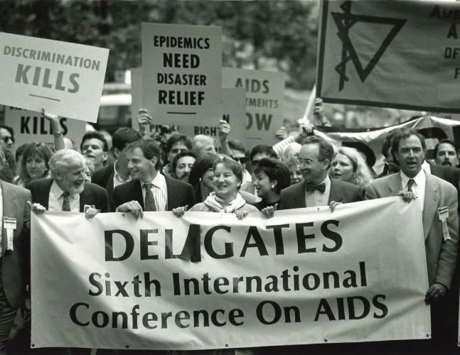 On September 2, 1998, Dr. Jonathan Mann and Dr. Mary Lou Clements-Mann died tragically in the crash of Swissair Flight 111. On September 4, The New York Times published their obituaries, a final tribute to two world-renowned leaders in the fight agai