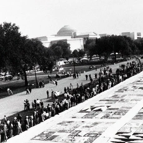#OnThisDate October 13, 1996, the AIDS Memorial Quilt was displayed in its entirety for the last time, covering the entire National Mall in Washington, DC. In November 2019, @nationalaidsmemorial became the permanent caretaker and steward of the Quil