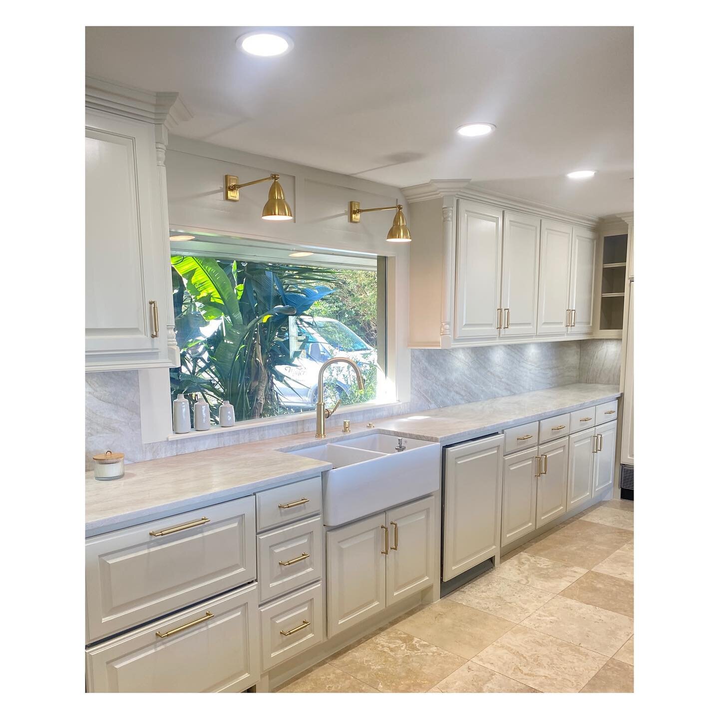 After experiencing setback after setback, when we finally finished this beach house kitchen, the freeze destroyed it. Not every project is all rainbows, but hoping for a rainbow for these sweet clients 🌈 it sure was beautiful for a minute. 
📷 @milk