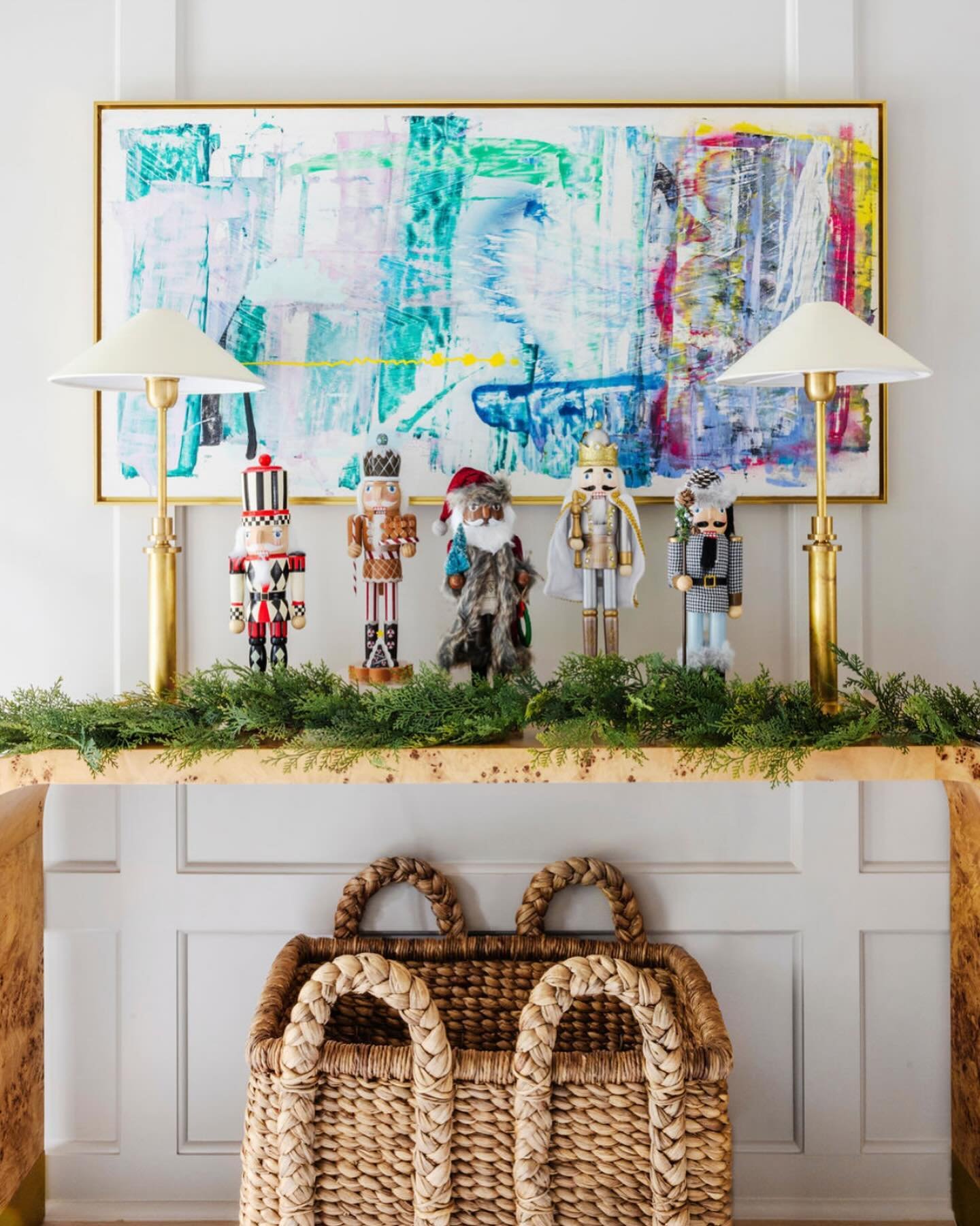 Favorite guys have made their appearance! #FHIMemorialIV 
📸@analiciaherrmannphoto
.
.
.
.
.
#francescaherrointeriors #interiordesign #designhouston #entryway #entrytable #holidaydecor #nutcrackers #consoletable #interiors123 #interi&oslash;r