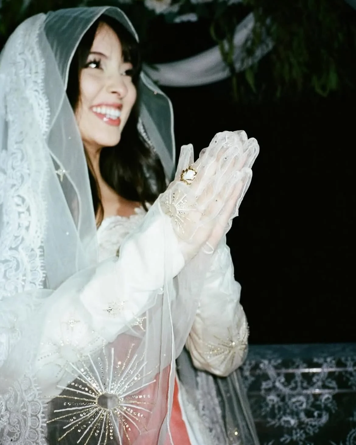 A kiss of danger, a touch of devotion.

Faouzia wears the THORN HEART RING by Frou York in her Unethical visuals, styled by Deborah Ferguson - pulled via IN-HOUSE by our LA office.