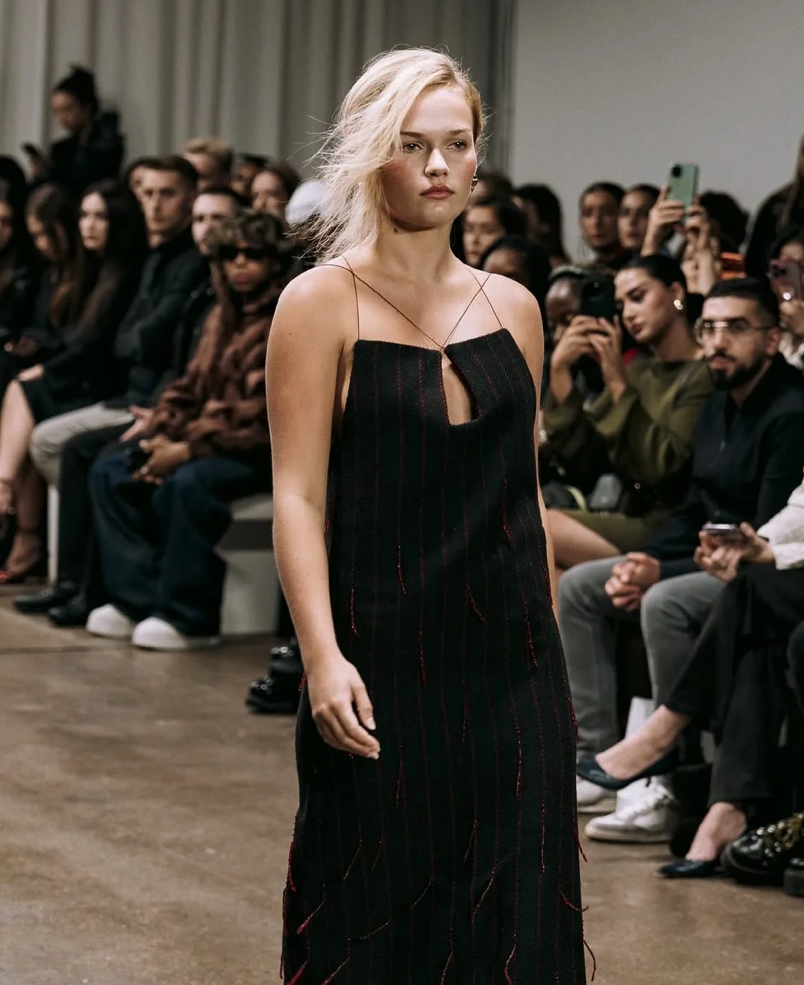 There&rsquo;s a reason Alisa Dudaj feels so right for now.
Minimalism with edge, clean lines, quiet tailoring, and that effortless confidence the London girl does best. The kind of collection that slips between day and night without trying too hard.
