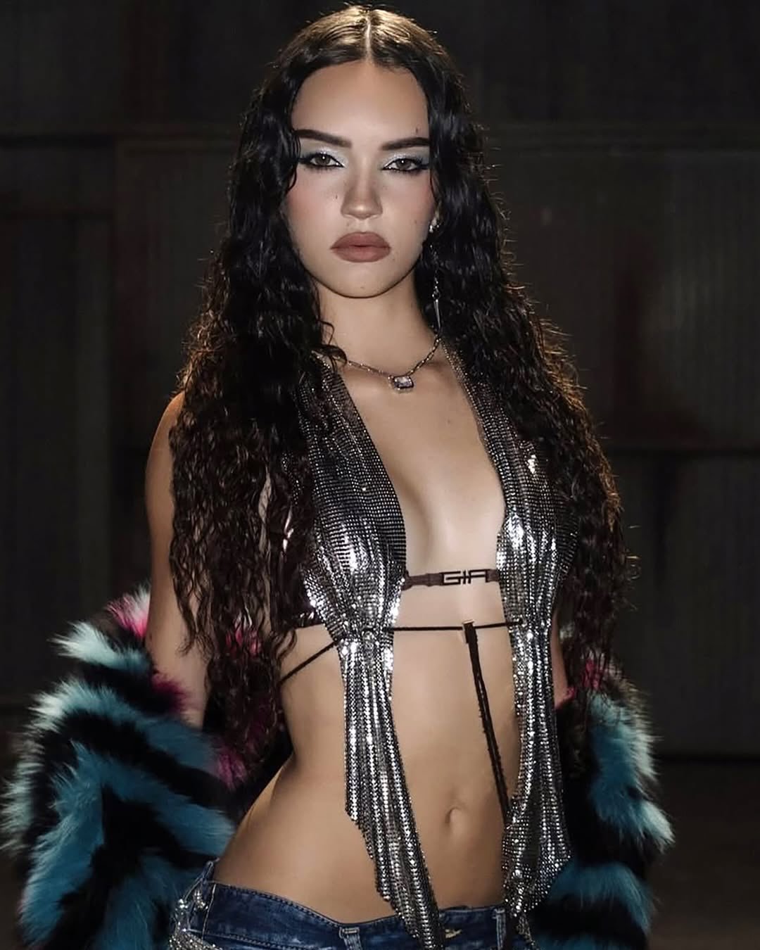 @daniela_avanzini of @katseyeworld wears @frouyork luna link earrings 🔗 styled by @katieqian