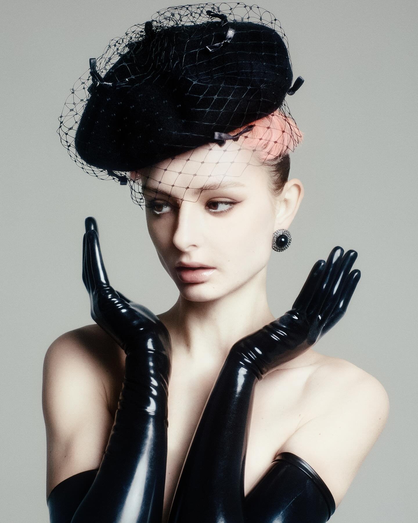 Millinery master work by @misaharadamillinery for @pap_magazine 🖤 styled by @angelicastenvinkelstylist , product sourced from IN-HOUSE