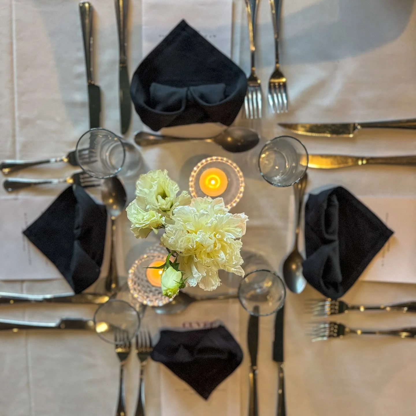 ✨ Golden Hour = Happy Hour ✨
Thursdays, 4–6 PM — half-off wines by the glass + discounted apps & cocktails.
Heads up for today: we’re closing at 6 PM for another beautiful gathering and celebration of love. 💍🥂
So come early,